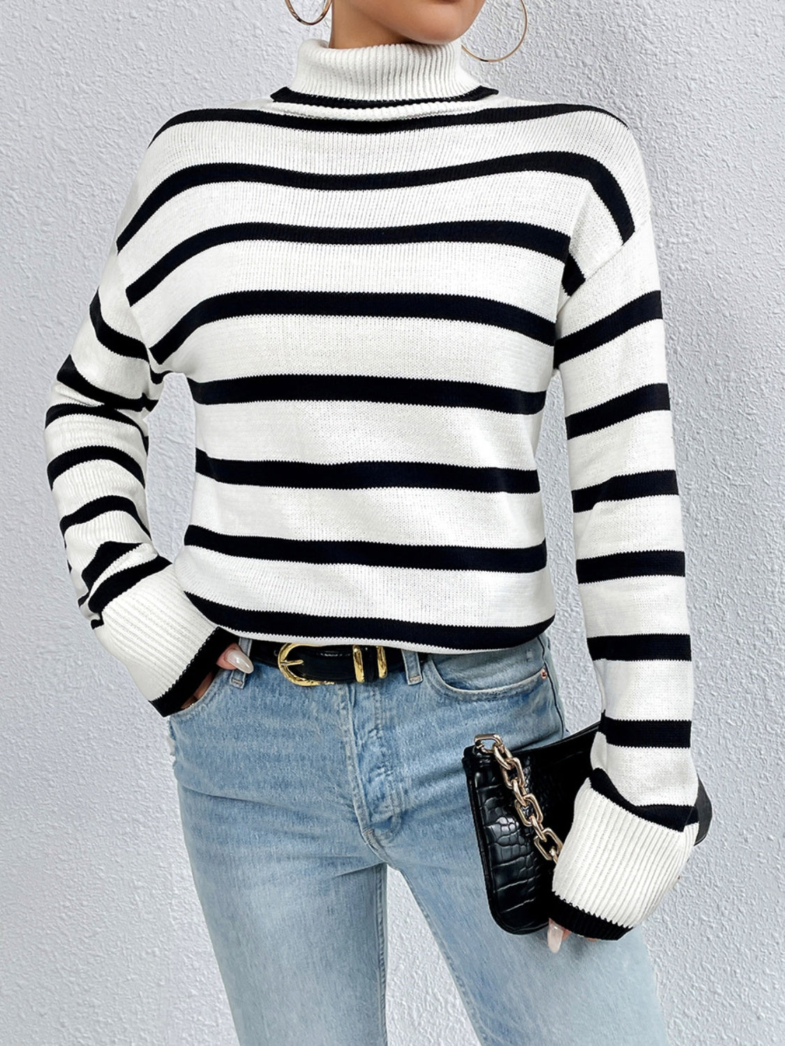 White and black striped turtleneck sweater, long sleeves with ribbed cuffs