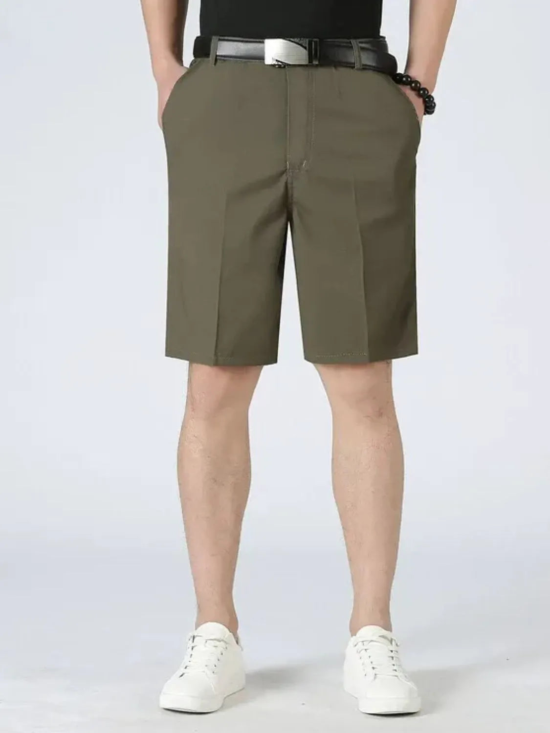 Loose-fit pocketed shorts, moss green with belt loops and side pockets