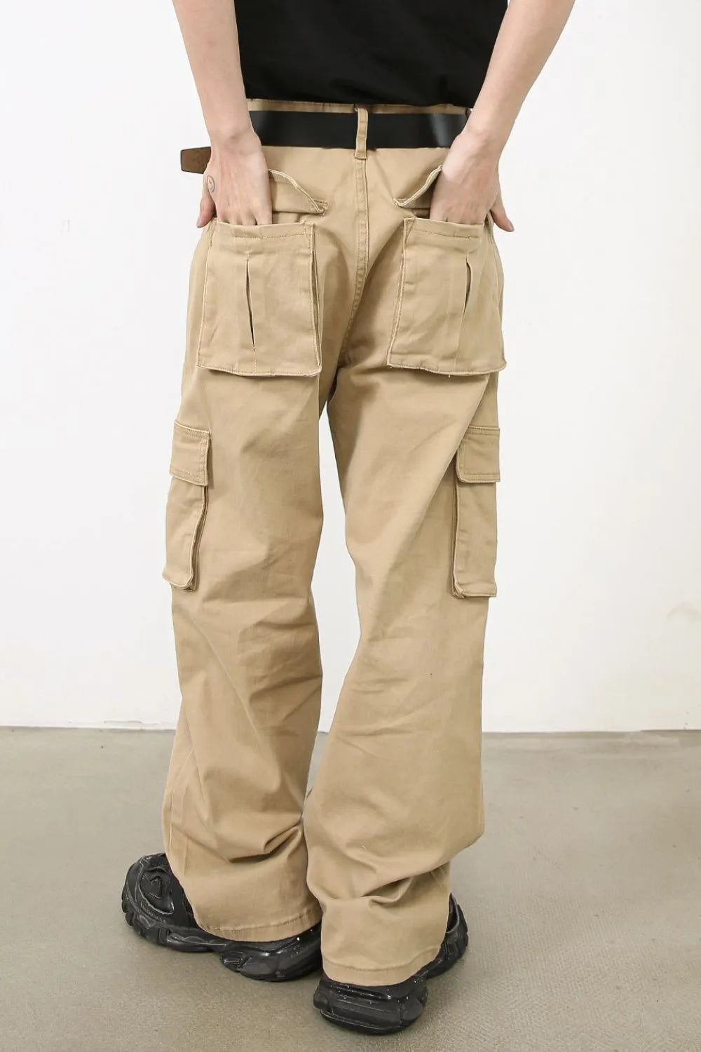 Men's khaki cargo baggy jeans with dual cargo pockets and button waist