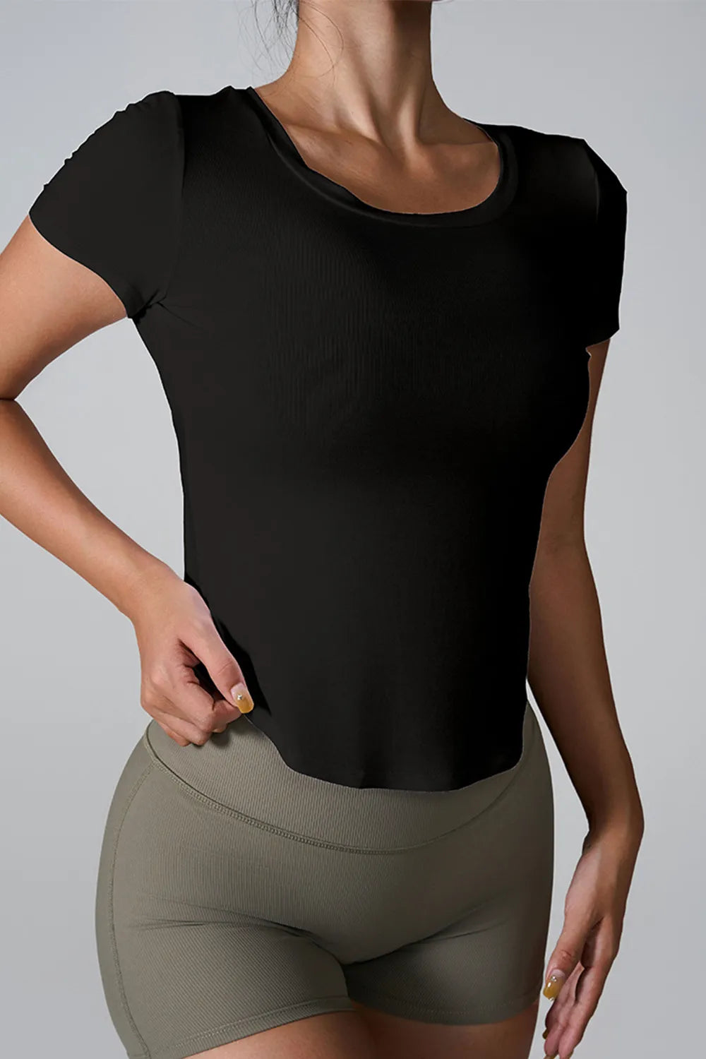Black active t-shirt with round neck and short sleeves, smooth fitted look