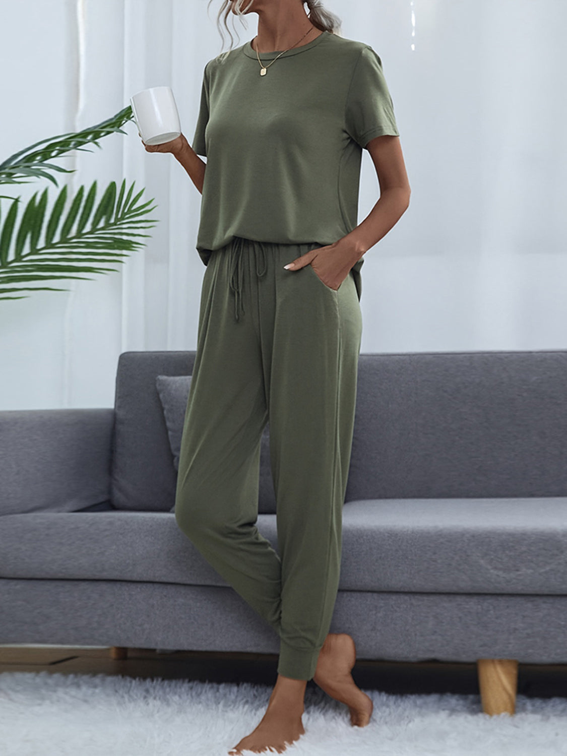 Shiny round-neck short-sleeve top and jogger pants set, moss green, side view