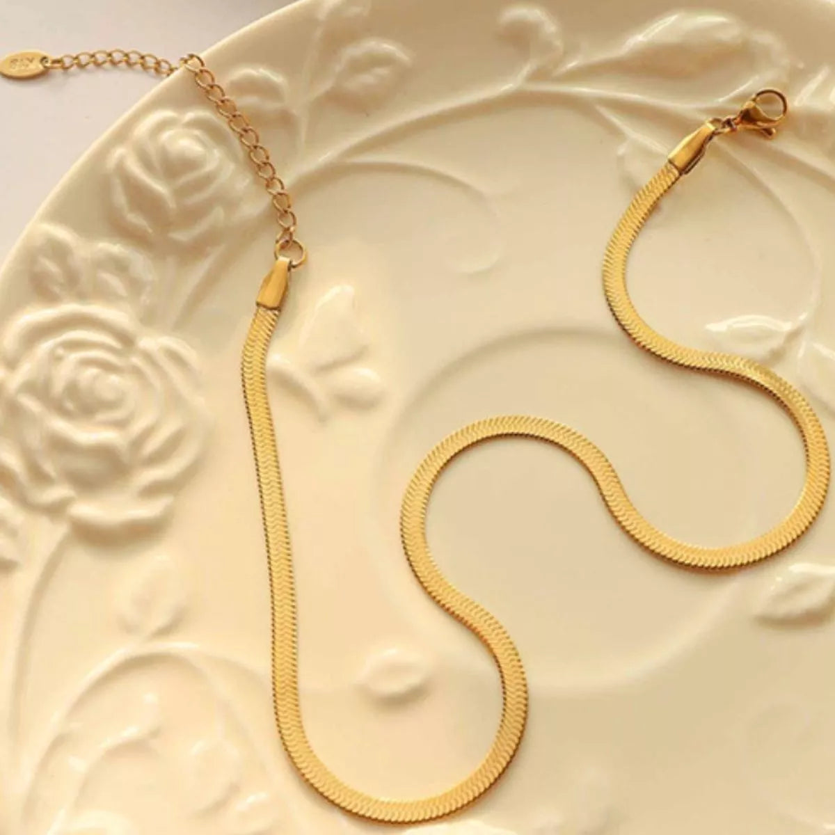 Gold-plated necklace with long Y-shape strands and lobster clasp