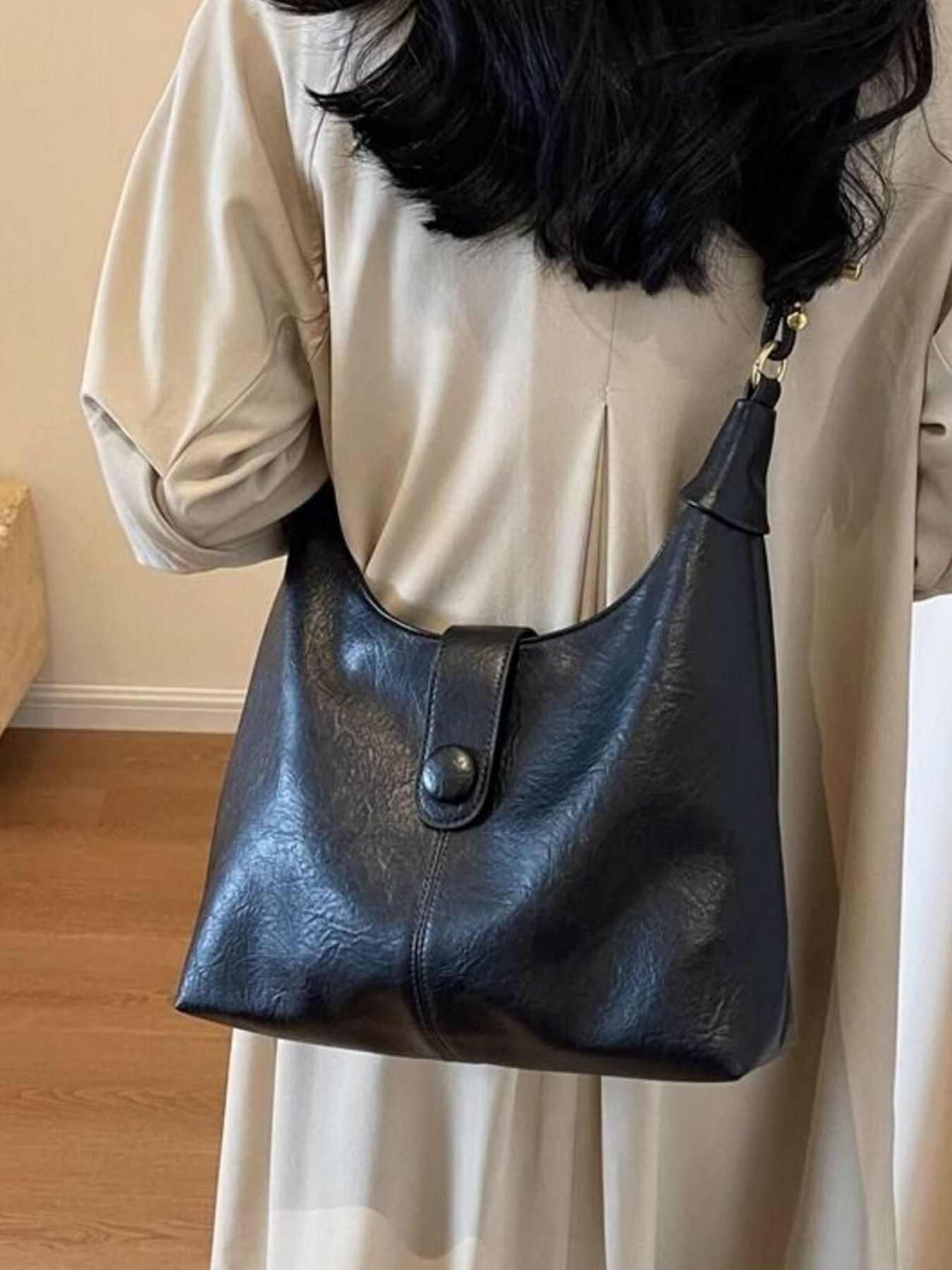 Vintage Buckle Closure Shoulder Bag in navy blue PU leather with a front snap-tab, medium size, Trendsi