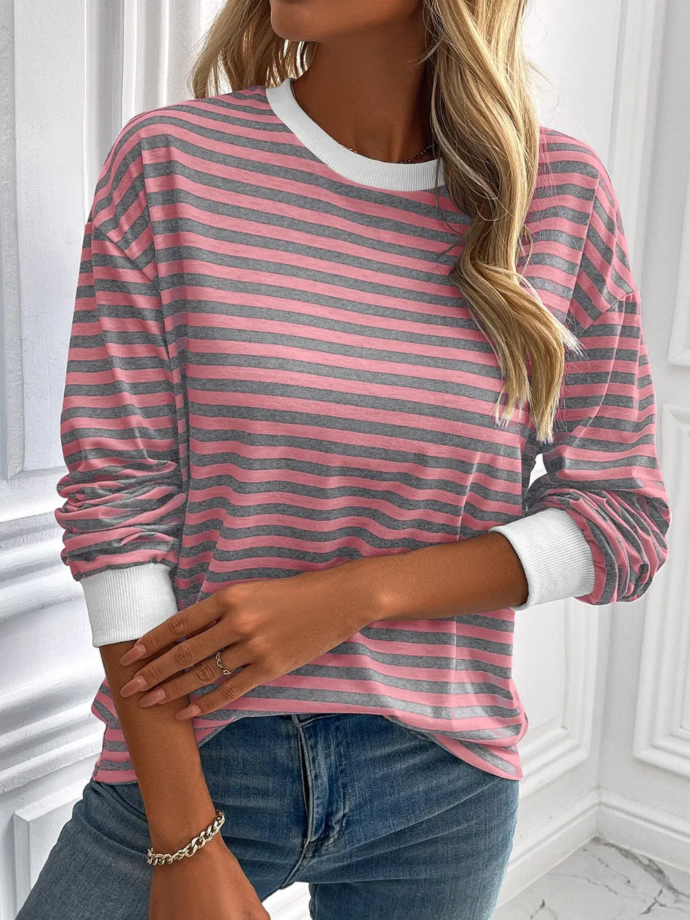 Striped long-sleeve sweatshirt with round neck, dusty pink and dark stripes, white cuffs