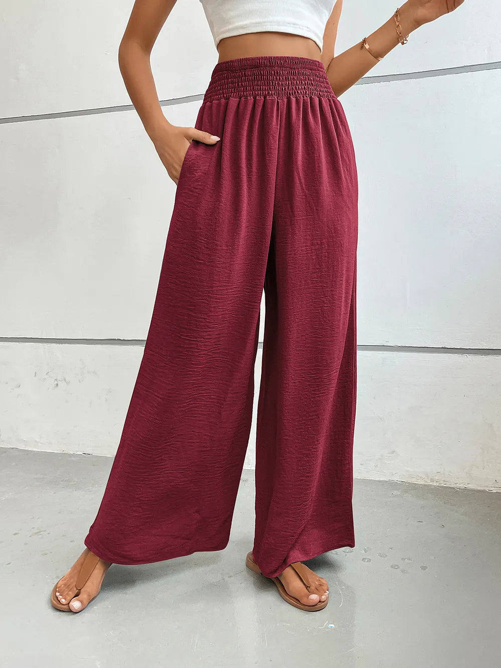 Wide-leg pants in burgundy with elastic waist and side pockets