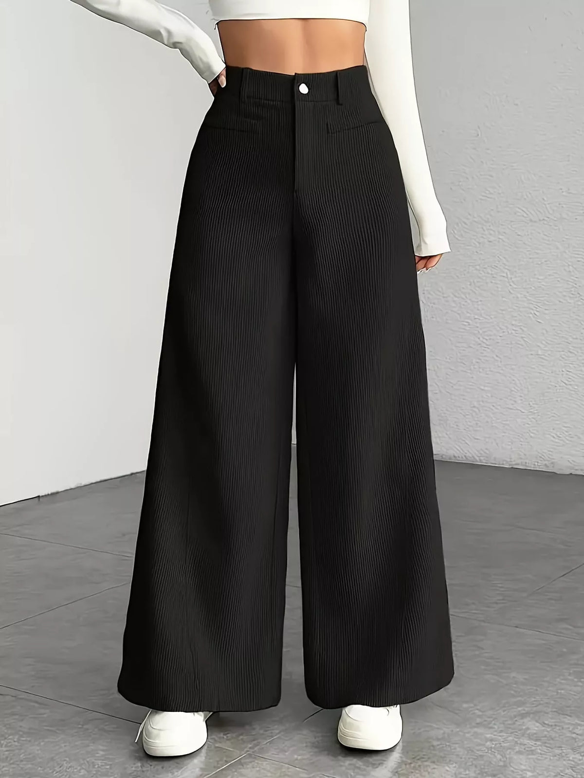 Pocketed high-waisted wide-leg pants in black, front button closure
