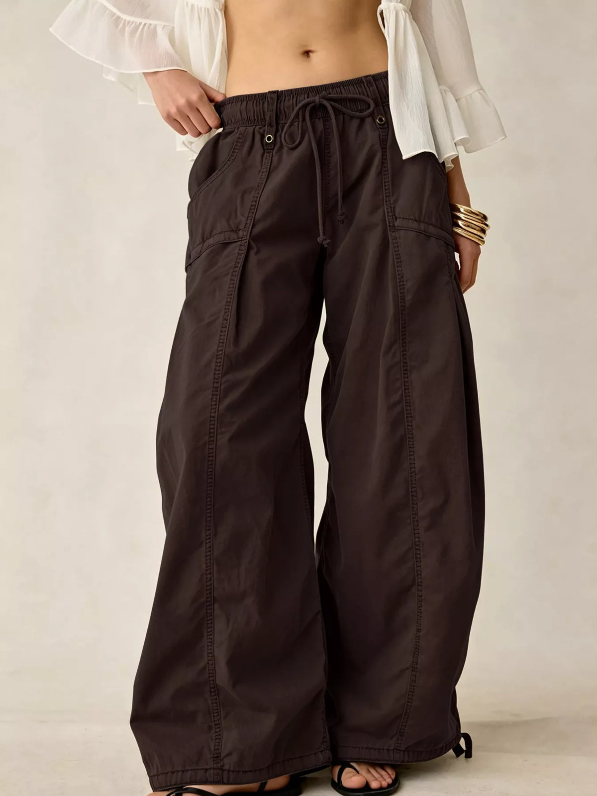 High-waisted cargo wide-leg pants in dark brown, drawstring waist and side pockets