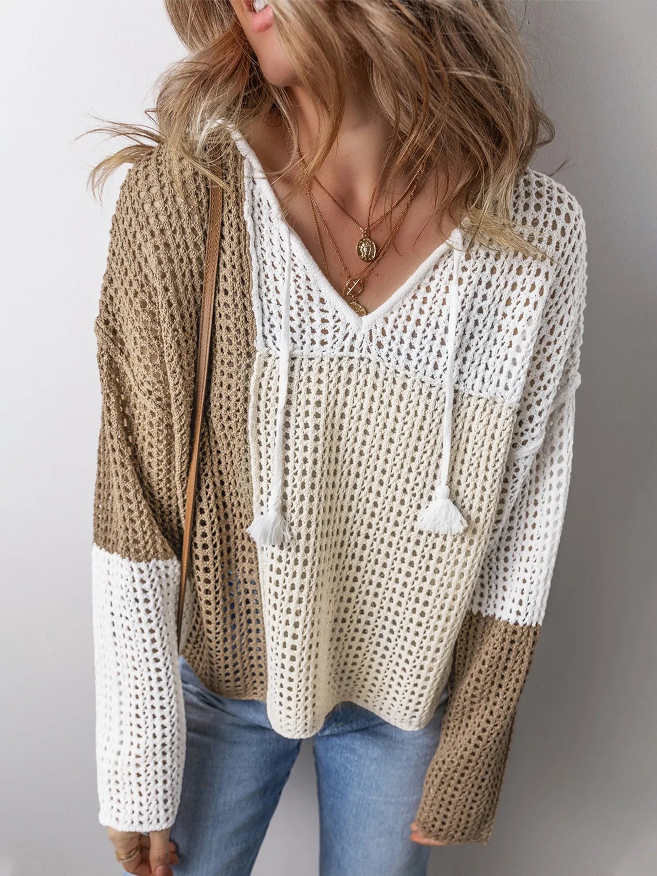 Openwork tassel color block sweater with V-neck, long sleeves, white and beige knit