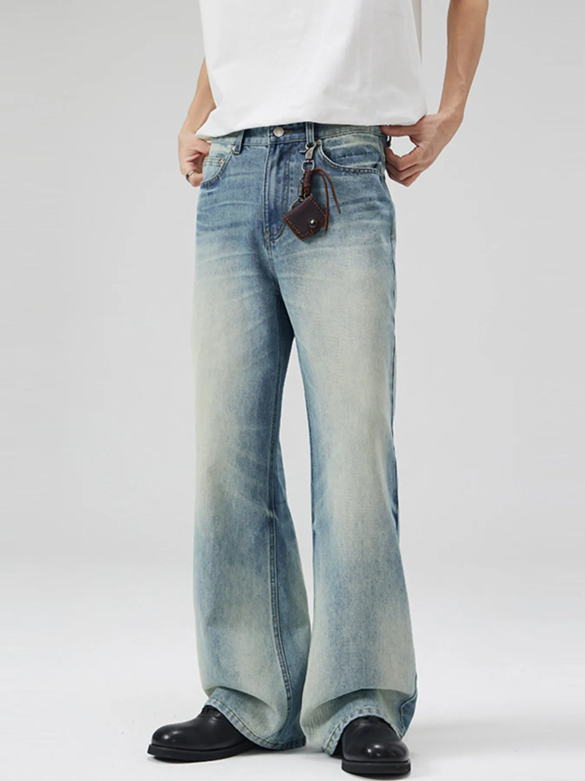 Washed vintage blue wide-leg cotton jeans with button closure and side pockets