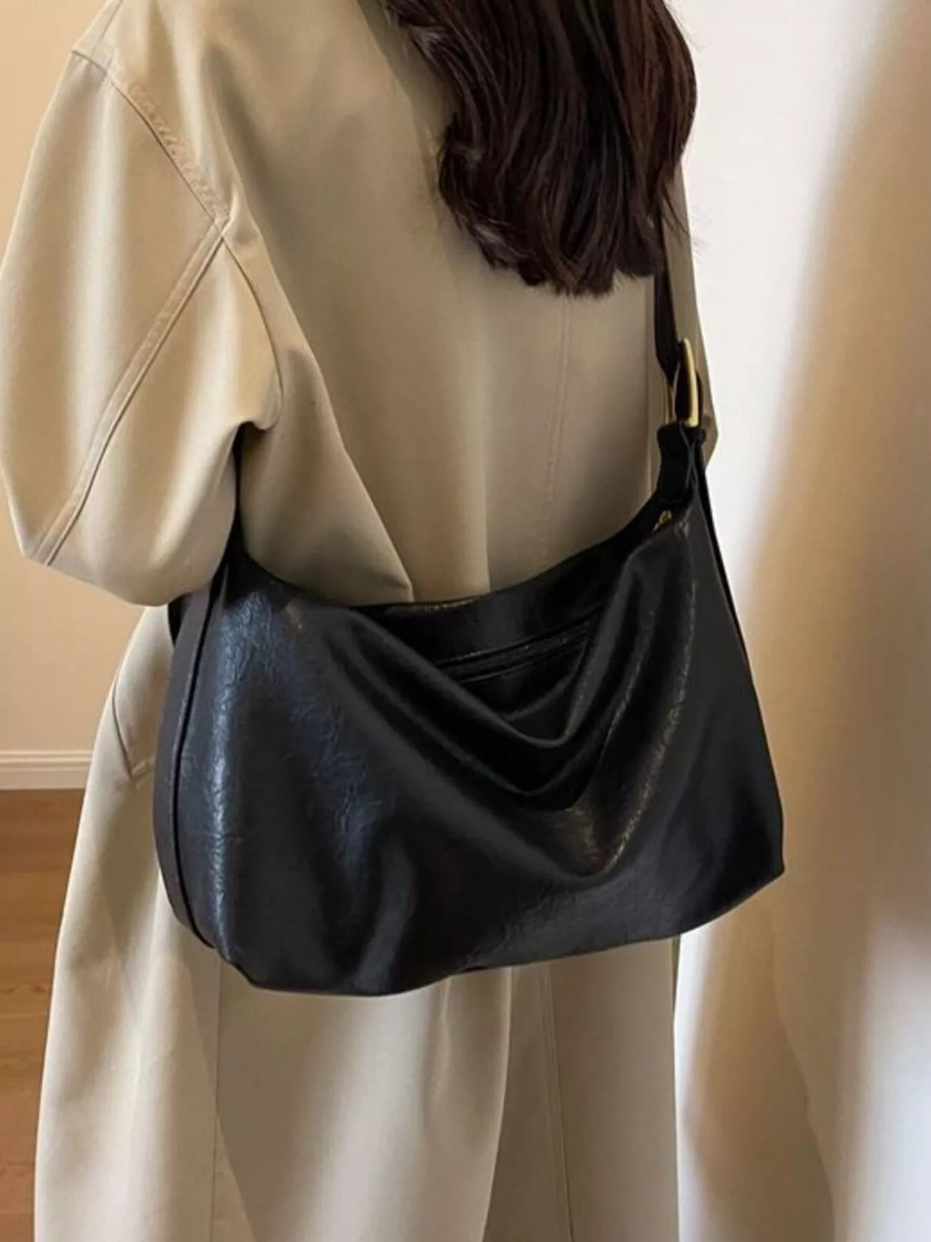 Adjustable Strap Shoulder Bag in black PU leather, large
