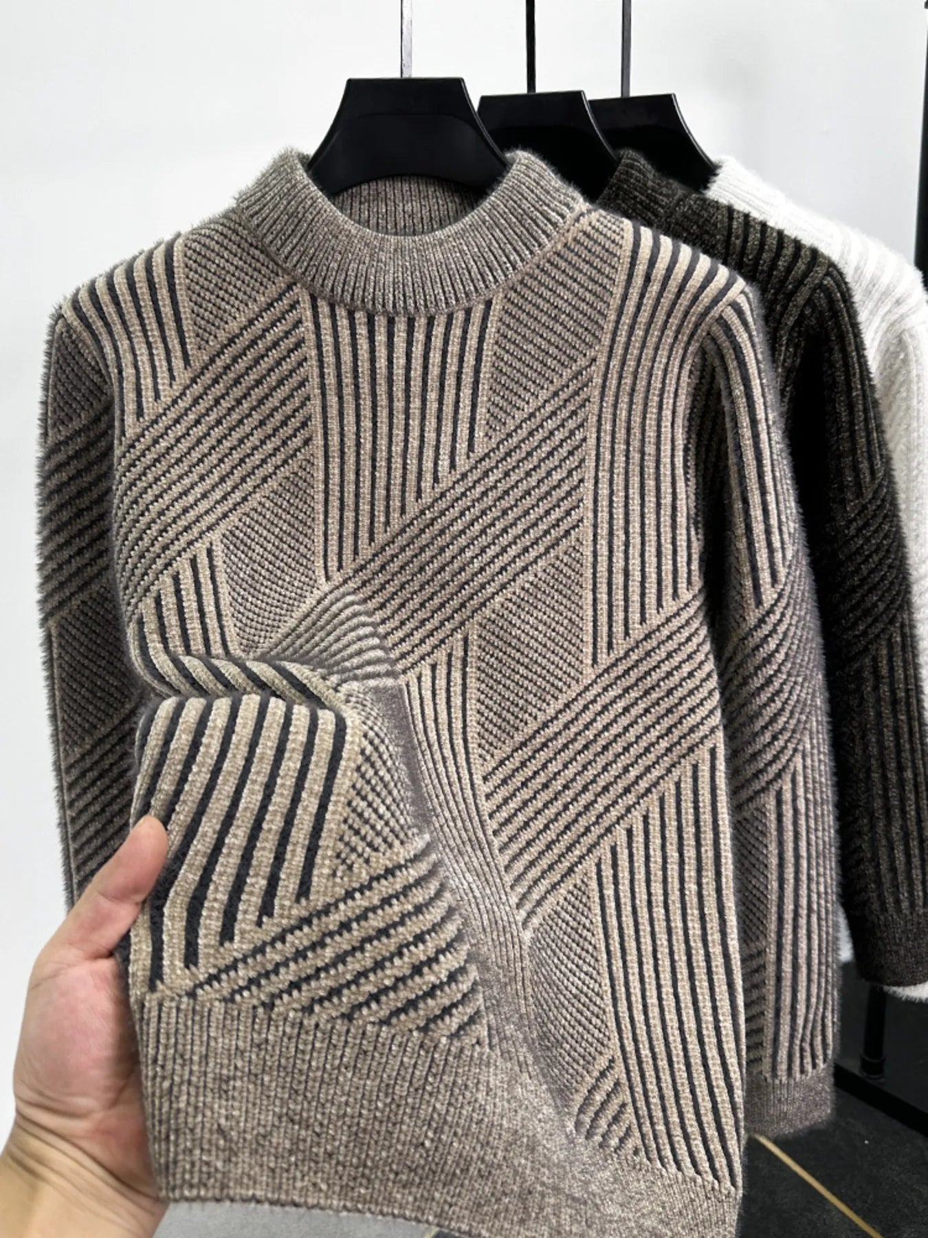 Men's ribbed knit long-sleeve sweater, camel knit with large geometric pattern