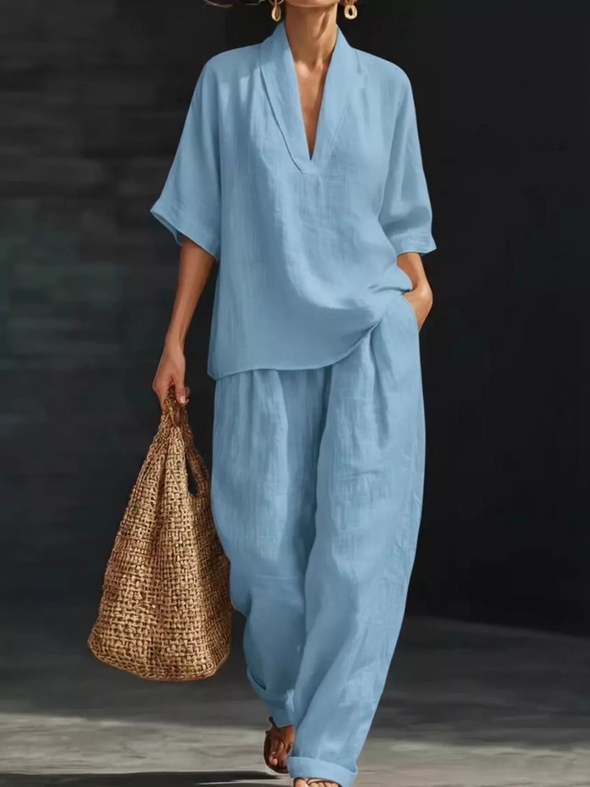 Casual set in light blue: V-neck half-sleeve top with relaxed wide-leg pants