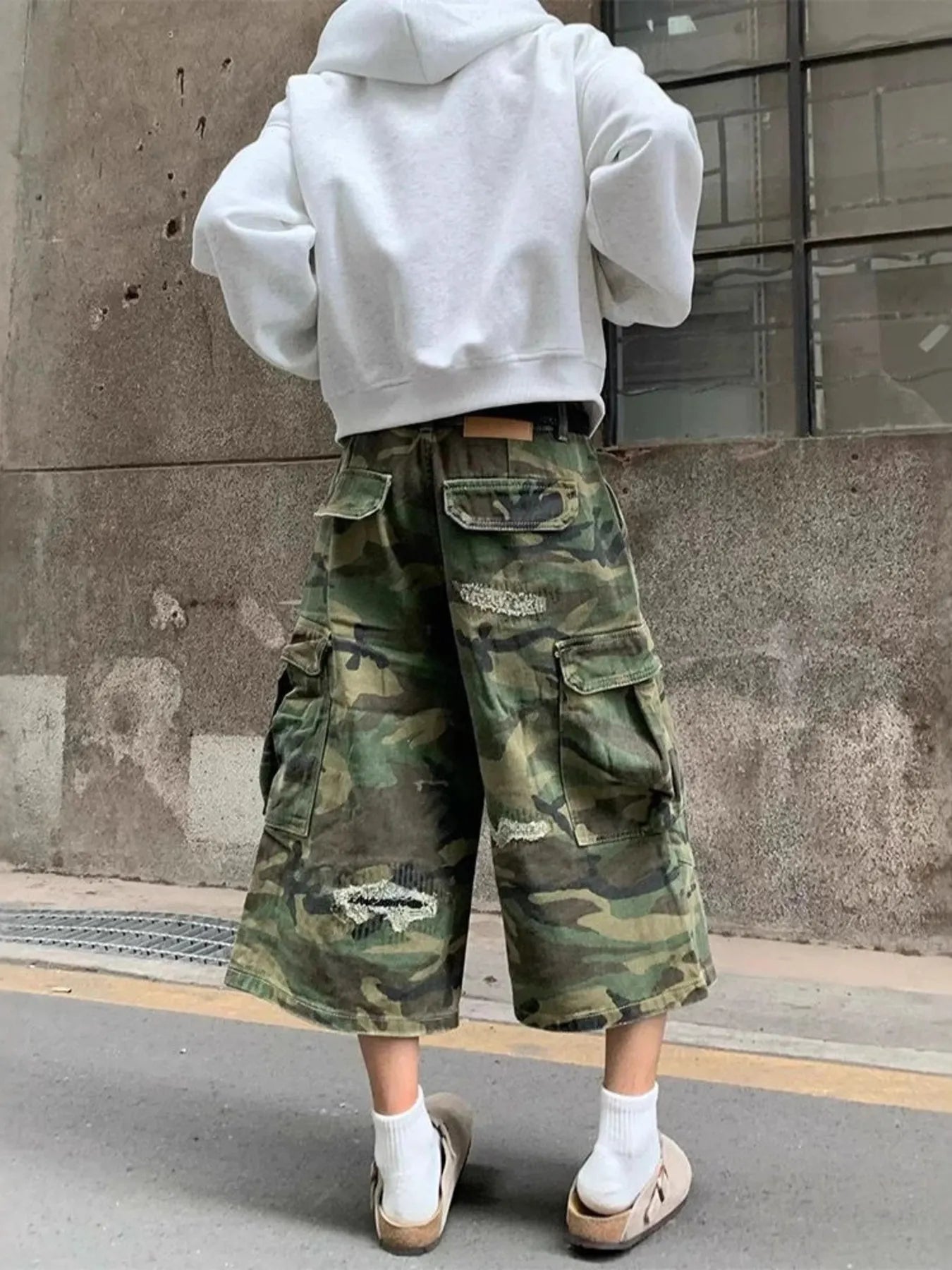 Men's camo cargo capri jeans in army green, back pockets and cuffed hem