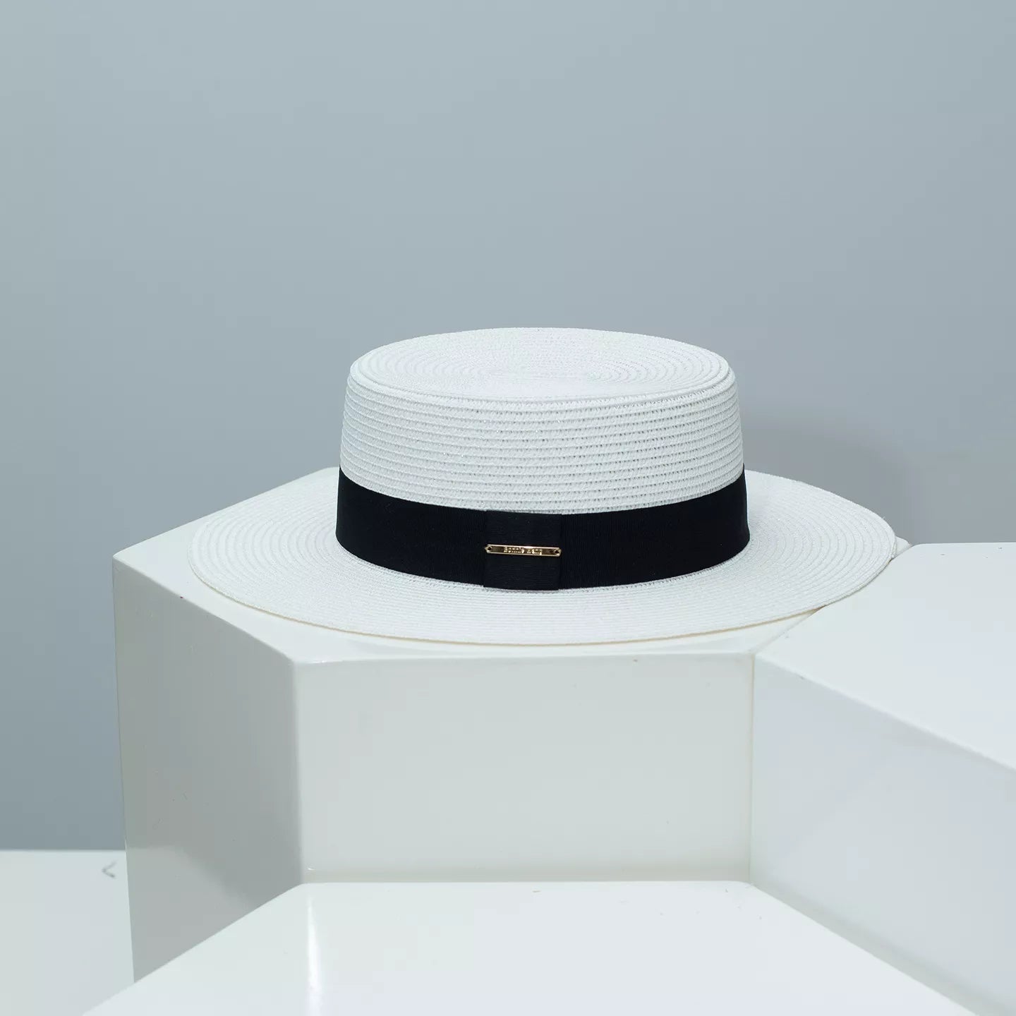 Cedar & Moore Straw boater hat with black band, white woven straw, Trendsi