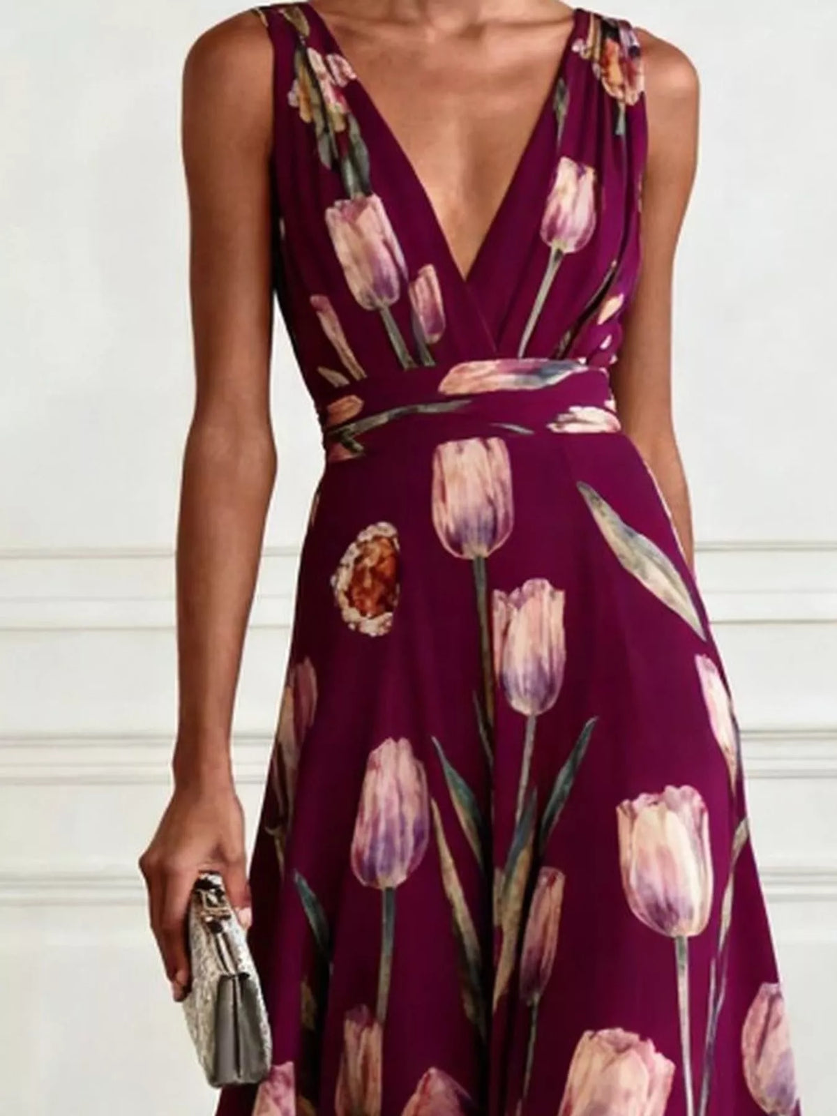 Sleeveless floral print ruched maxi dress in burgundy, sleeveless V-neck and ruching