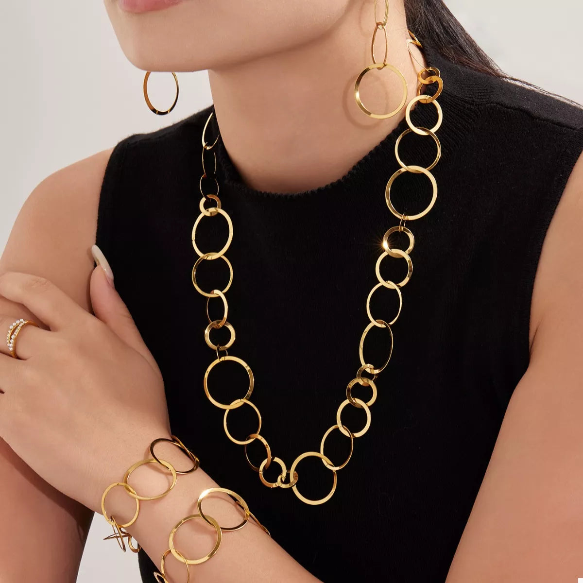 Gold-plated chain link statement necklace with continuous oval links around neck