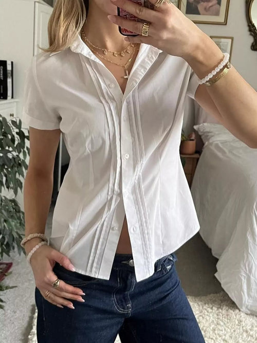 White pleated short-sleeve button shirt with collar and front placket