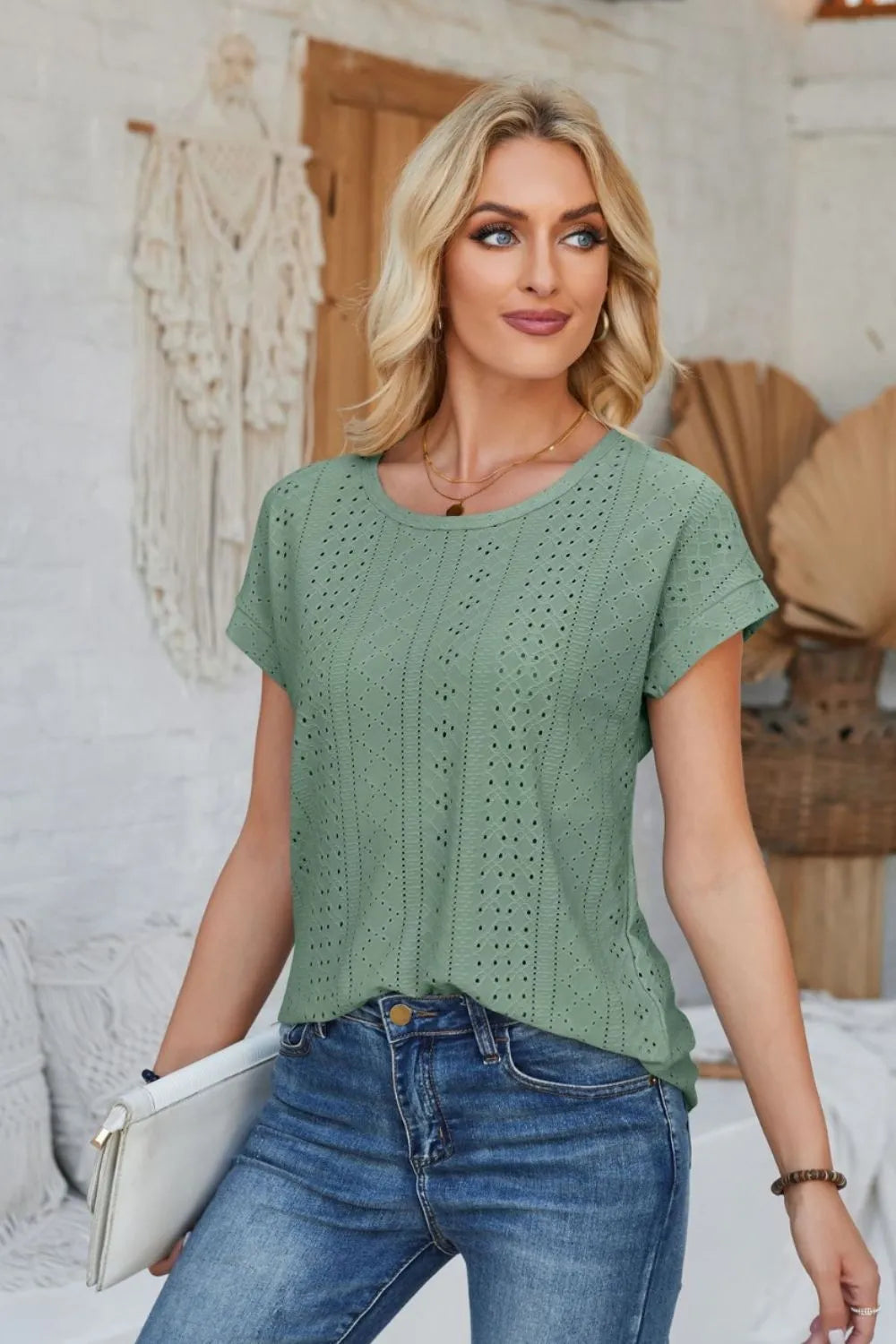 Sage green eyelet round-neck rolled short-sleeve T-shirt with vertical stitched pattern