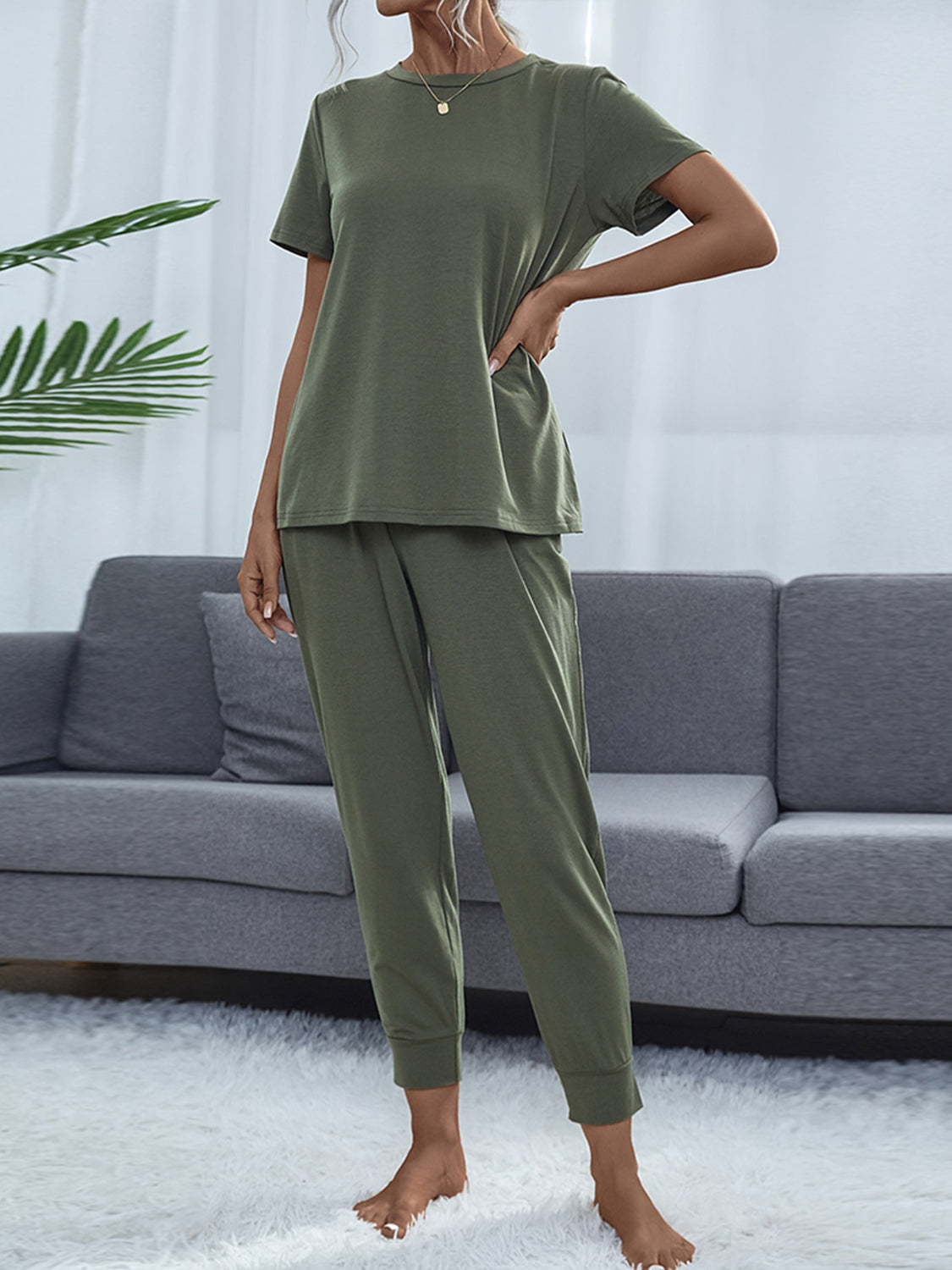 Shiny round-neck short-sleeve top and jogger pants set, moss green, front view