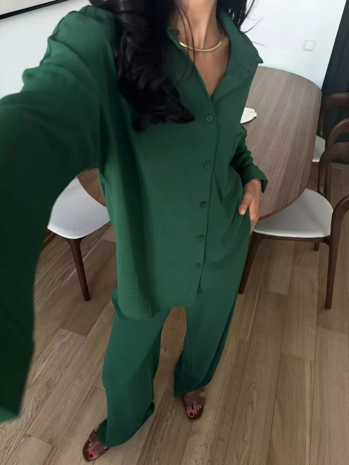 Green relaxed-fit shirt and wide-leg pants set, long button-front shirt