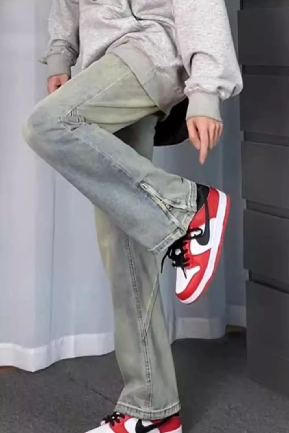 Light wash wide-leg stretch jeans with vintage faded denim and stitched seams