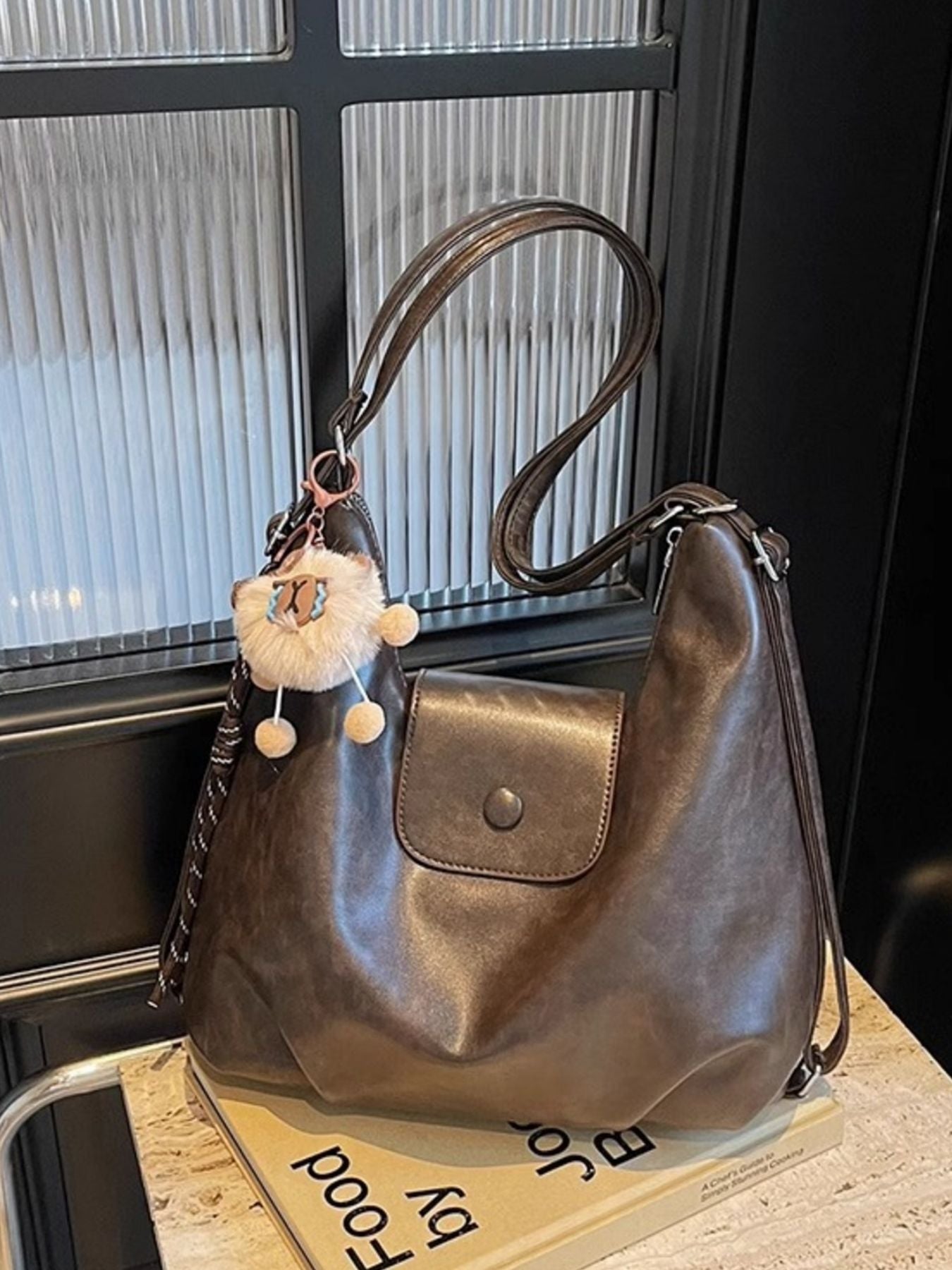 Adjustable Strap Shoulder Bag in brown PU leather, medium