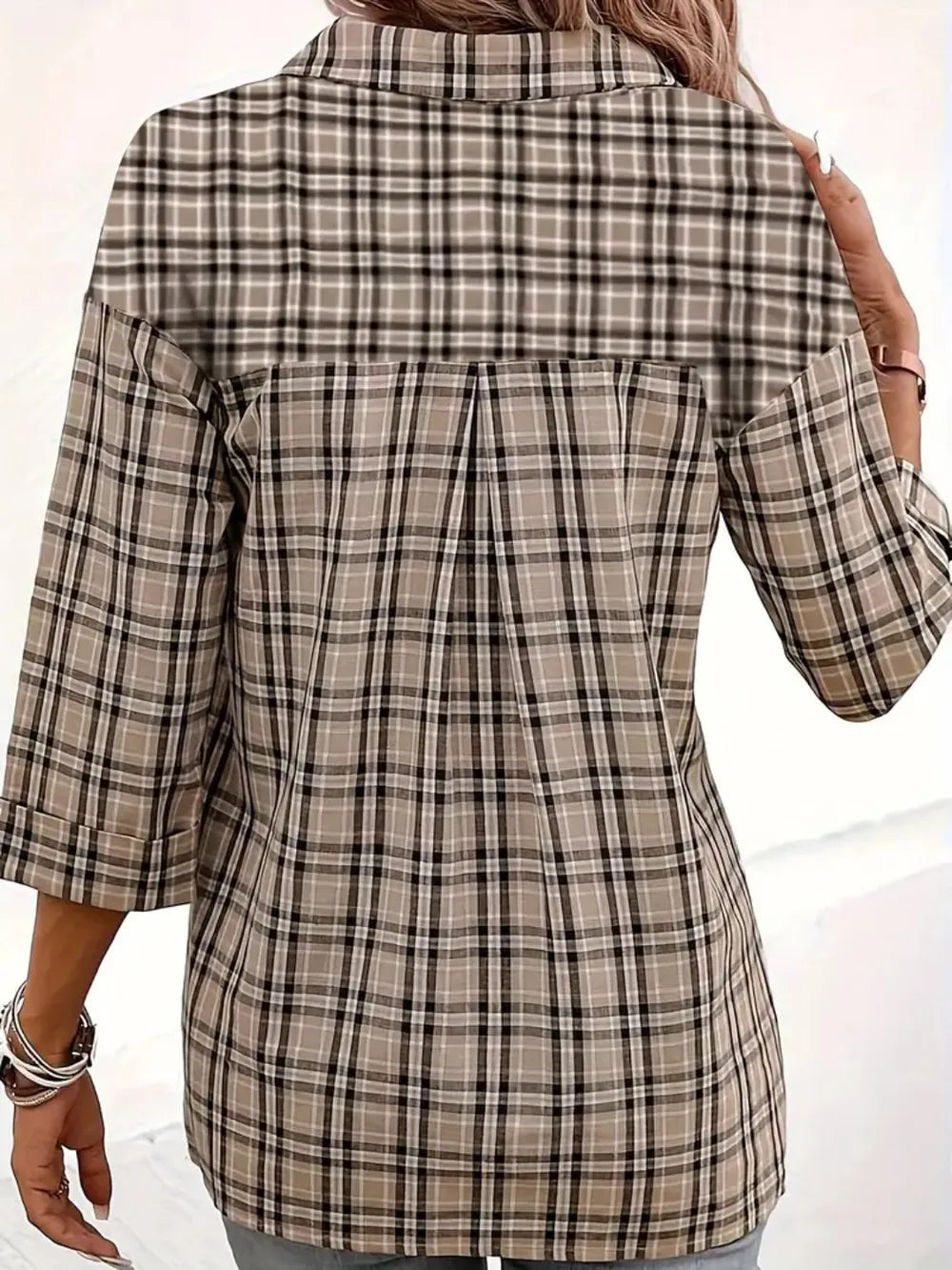 Plaid three-quarter sleeve T-shirt with gathered back yoke and back pleat