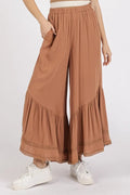 Caramel wide-leg pants with elastic waist and tiered ruffle hem