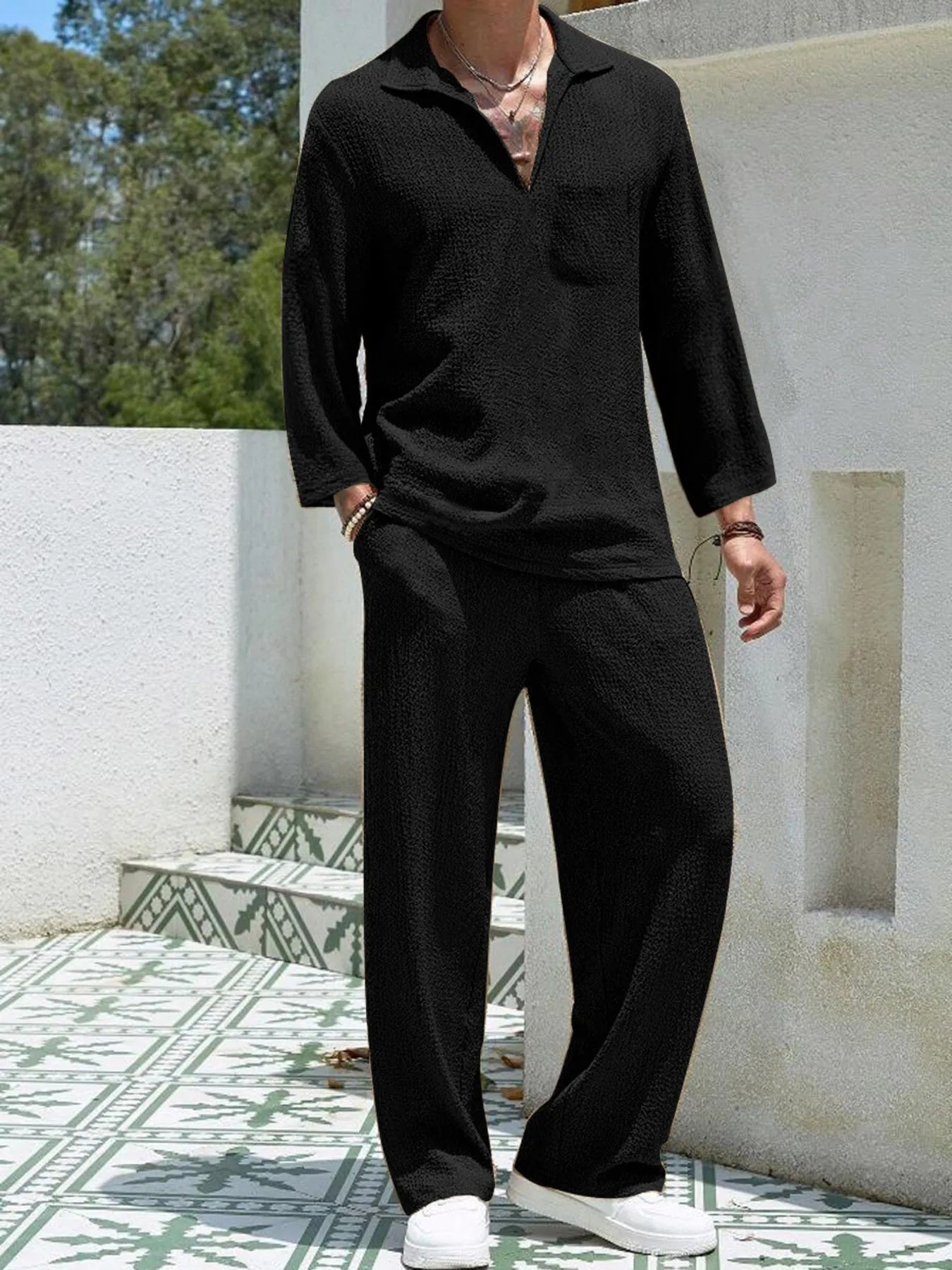 Men's long-sleeve top and pants set in black, front pocket and notch collar