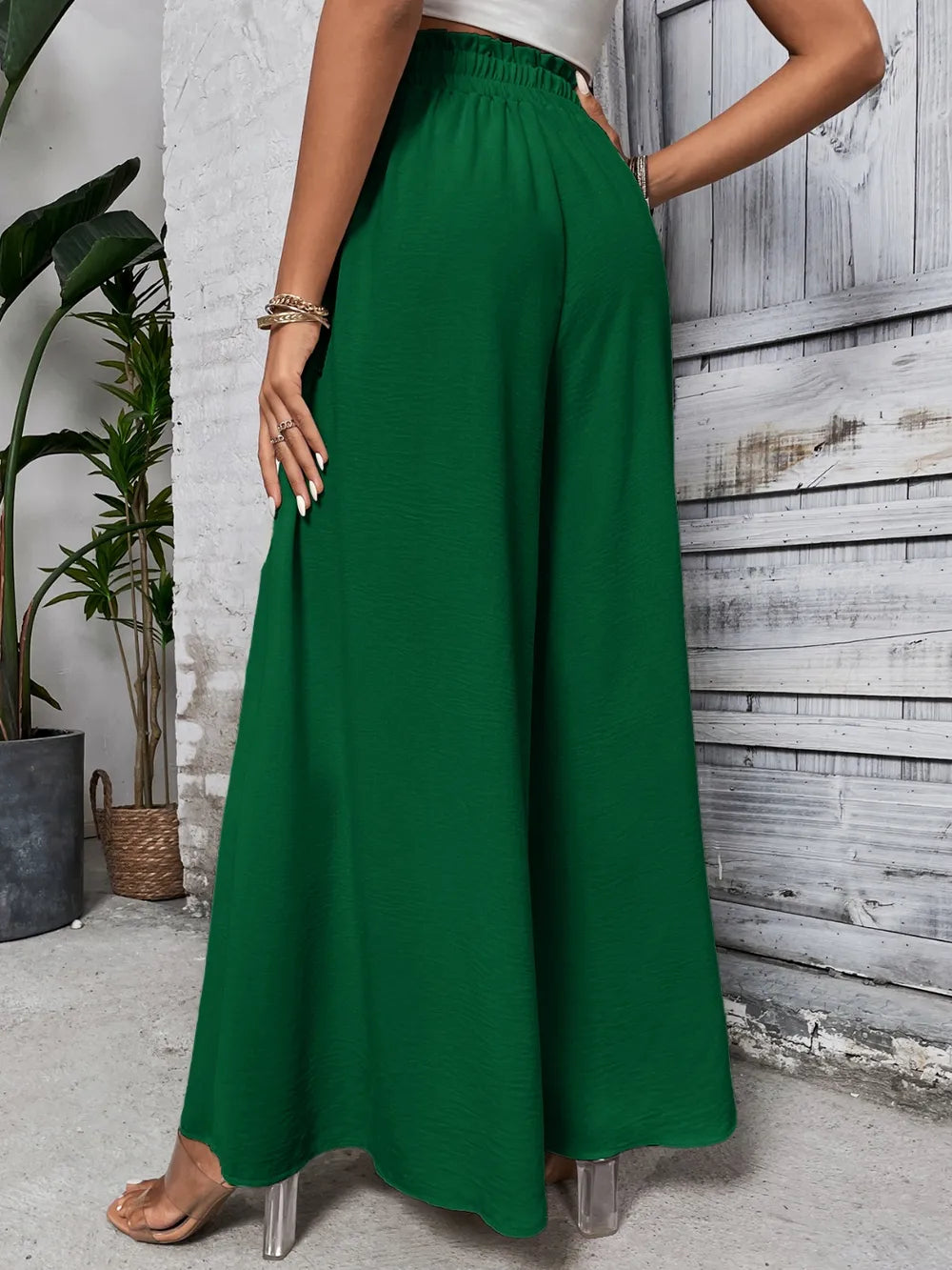High-waist wide-leg pants in emerald green with gathered elastic waist and drawstring