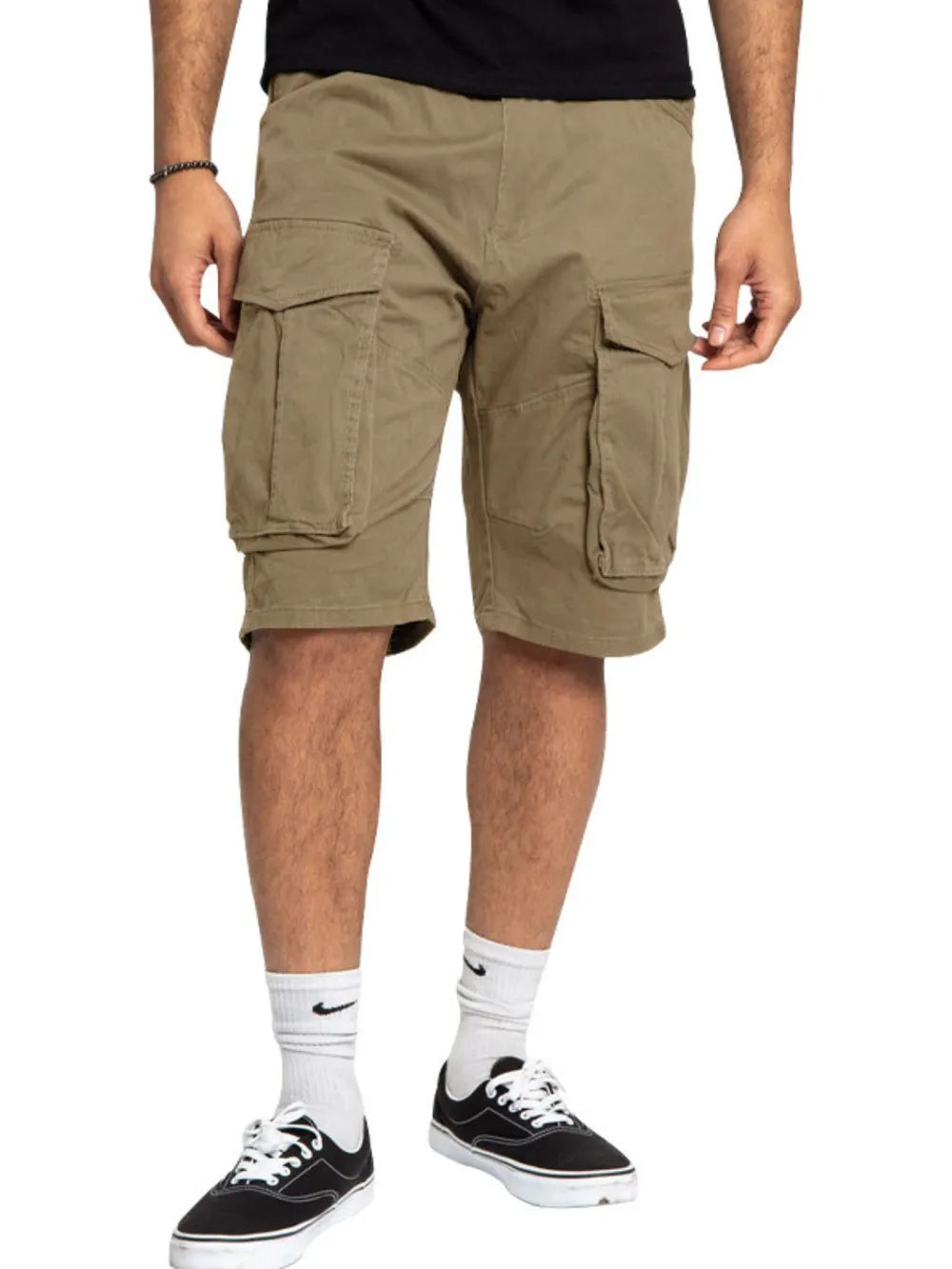 Men's cargo bermuda shorts in khaki, with side cargo pockets