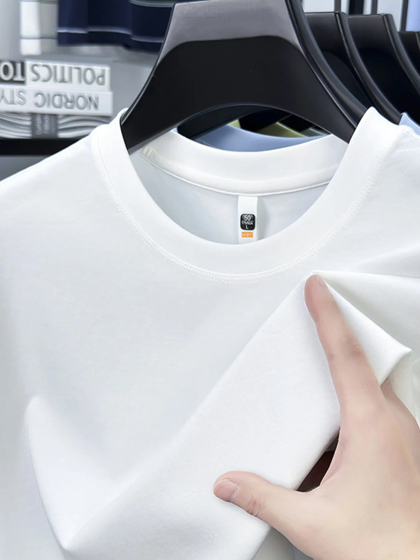 Men's round-neck short-sleeve T-shirt, white with crew neckline