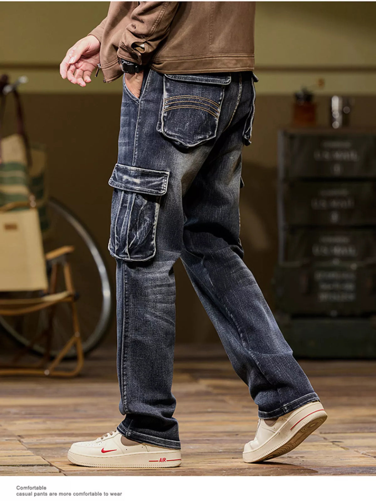 Men's loose-fit cargo jeans with stretch, dark wash, multiple flap pockets at thighs