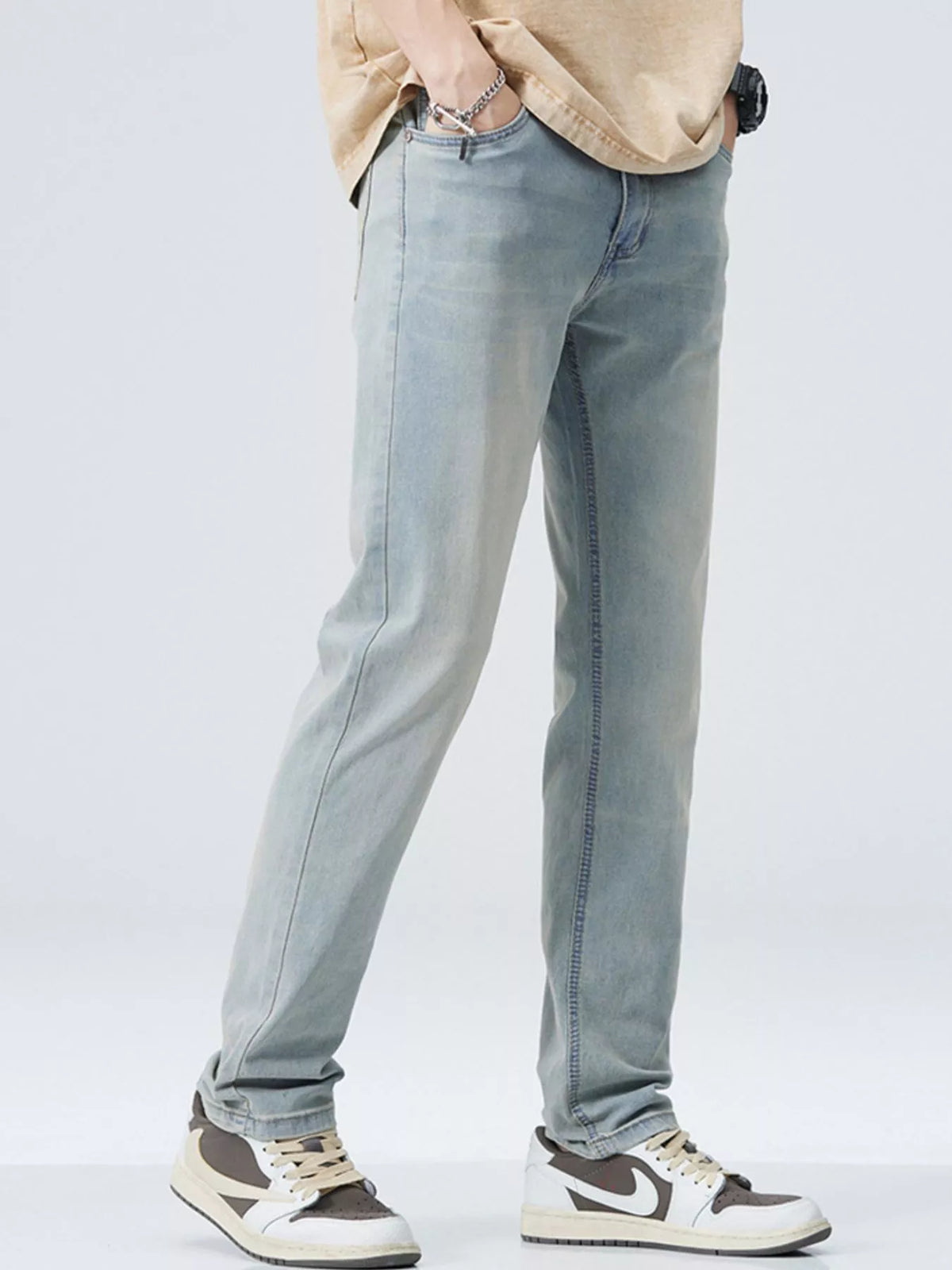 Men’s washed stretch straight-fit jeans in dusty light blue with slim straight legs