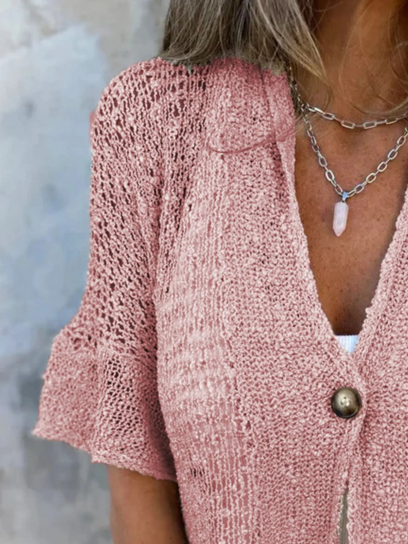 Plus size one-button cardigan in pink with V-neck and half sleeves, textured knit