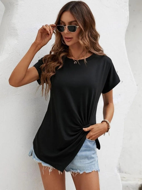 Black asymmetric hem round-neck T-shirt with twisted knot at the front hem