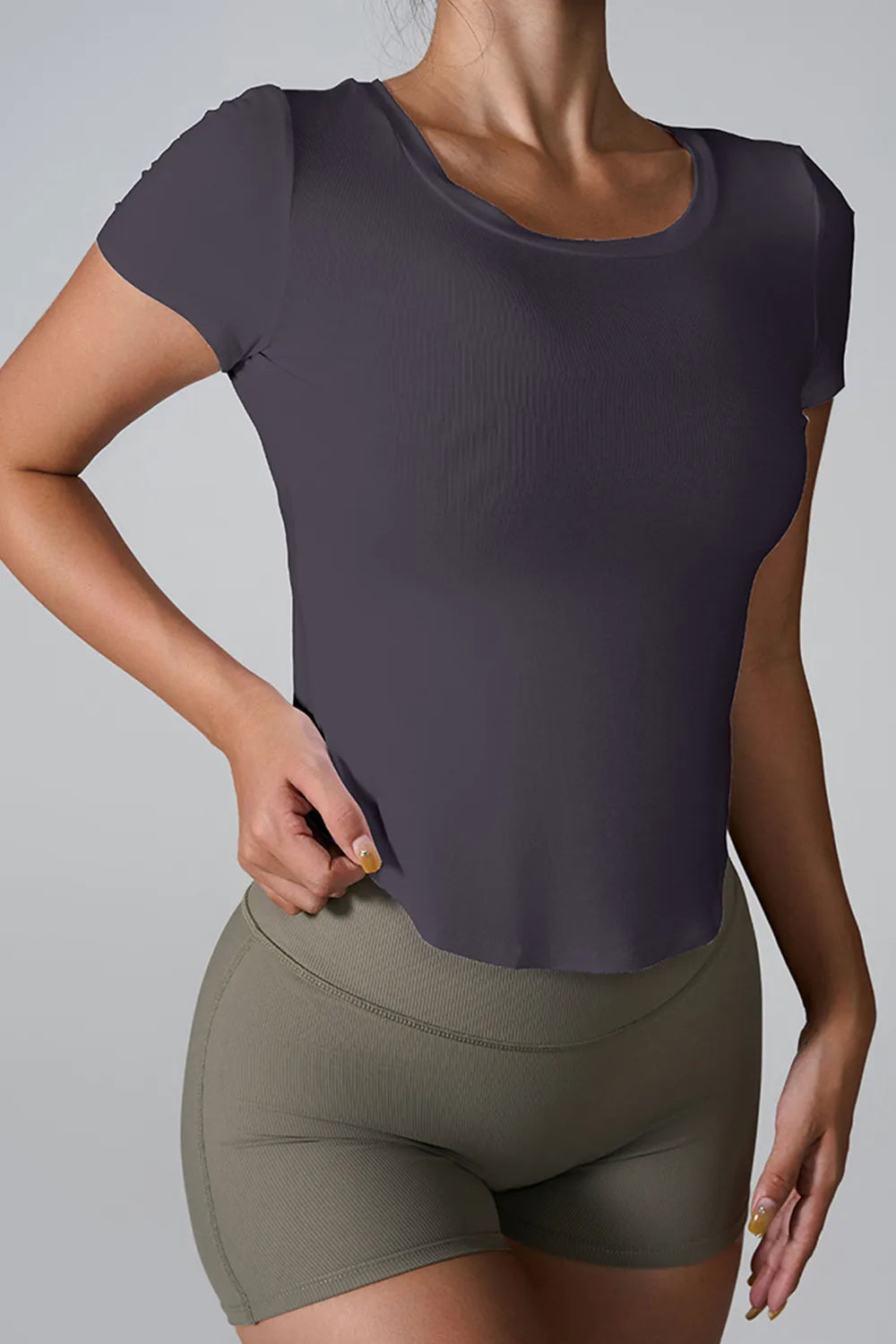 Dark gray active t-shirt with round neck and short sleeves