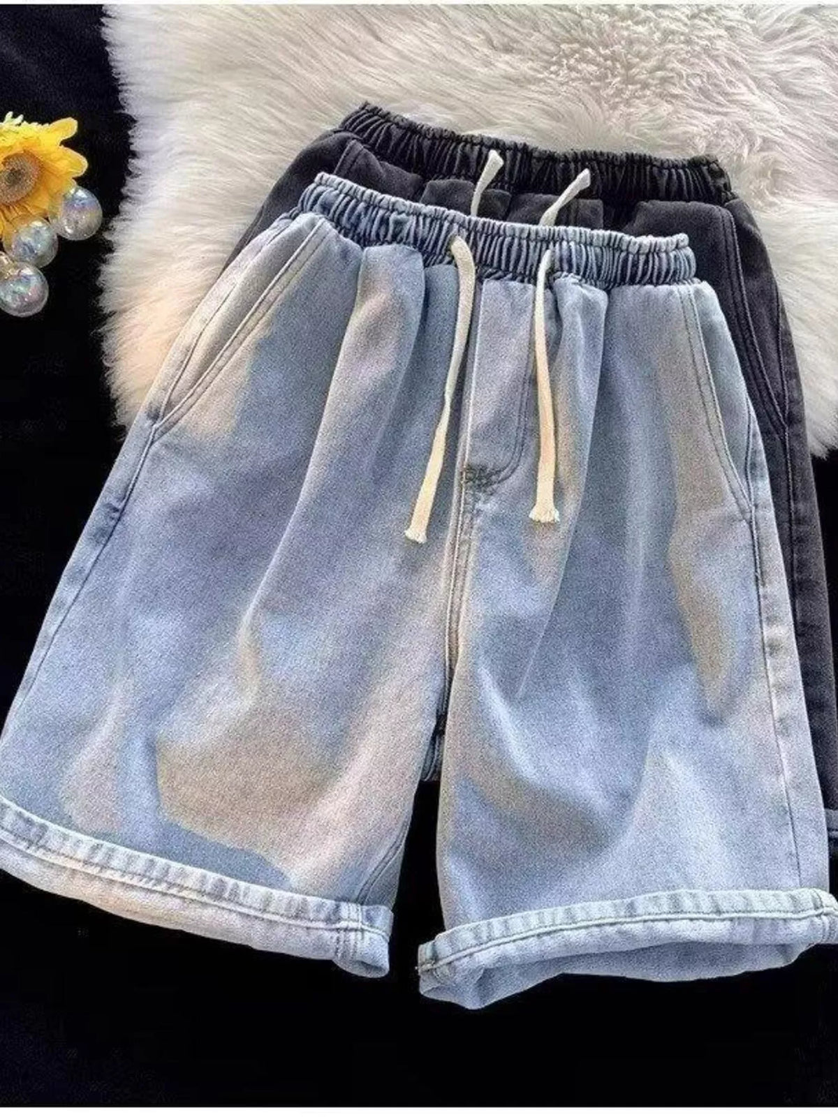 Elastic-waist washed denim shorts in dark and light blue, drawstring ties