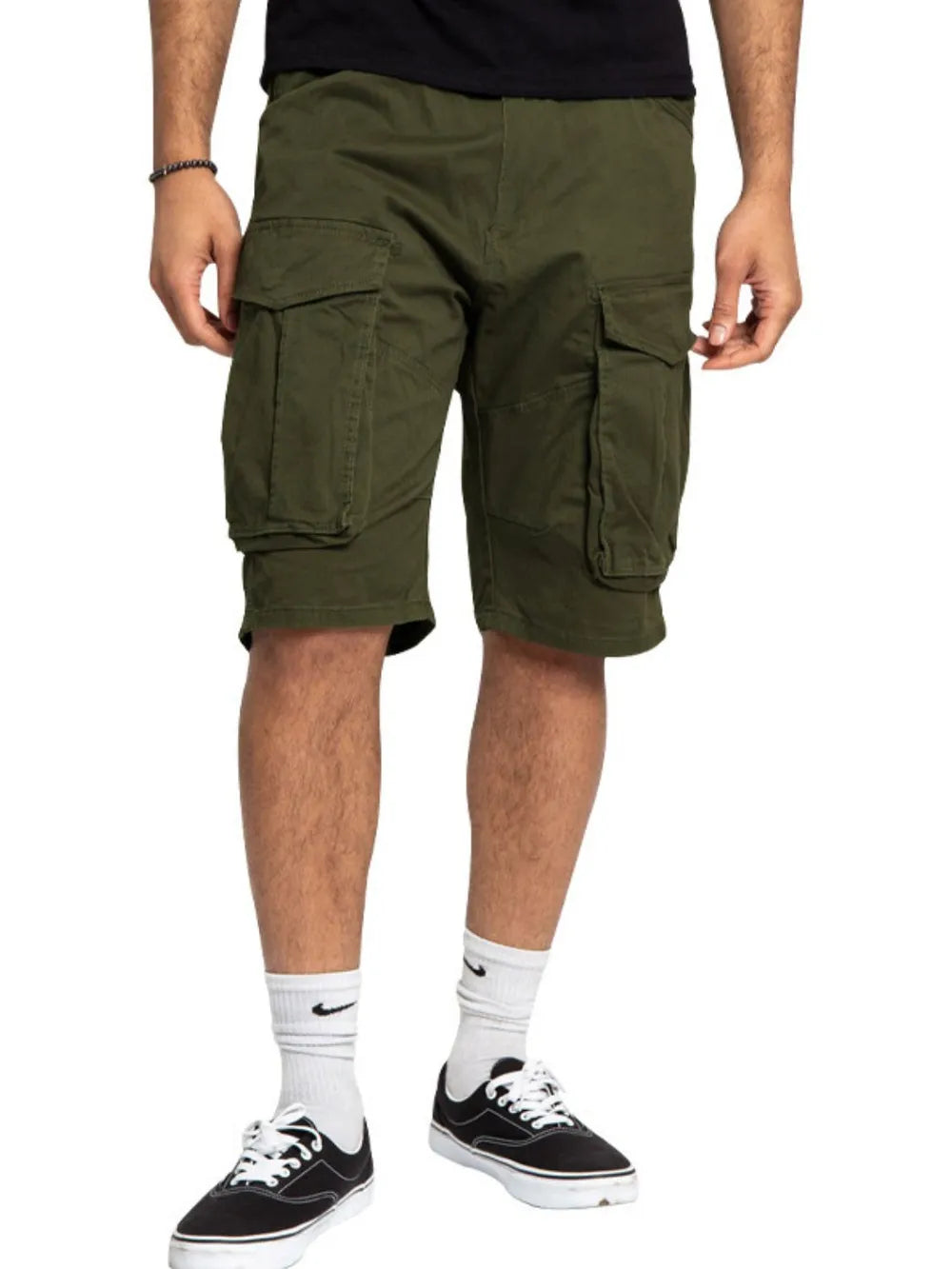Men's cargo bermuda shorts in army green, with side cargo pockets