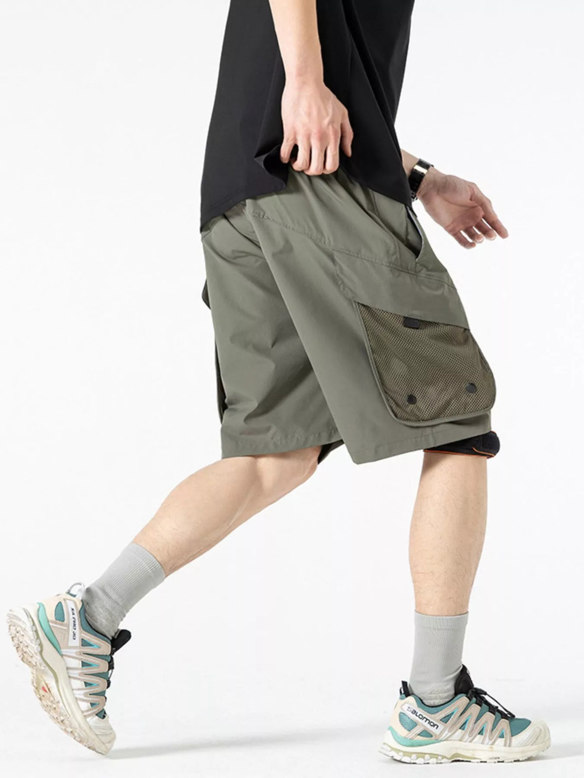 Olive green quick-dry cargo shorts, thigh cargo pocket with flap and elastic waistband