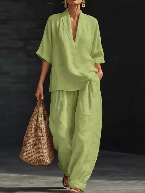 Casual set in light green: V-neck half-sleeve top and flowy wide-leg pants