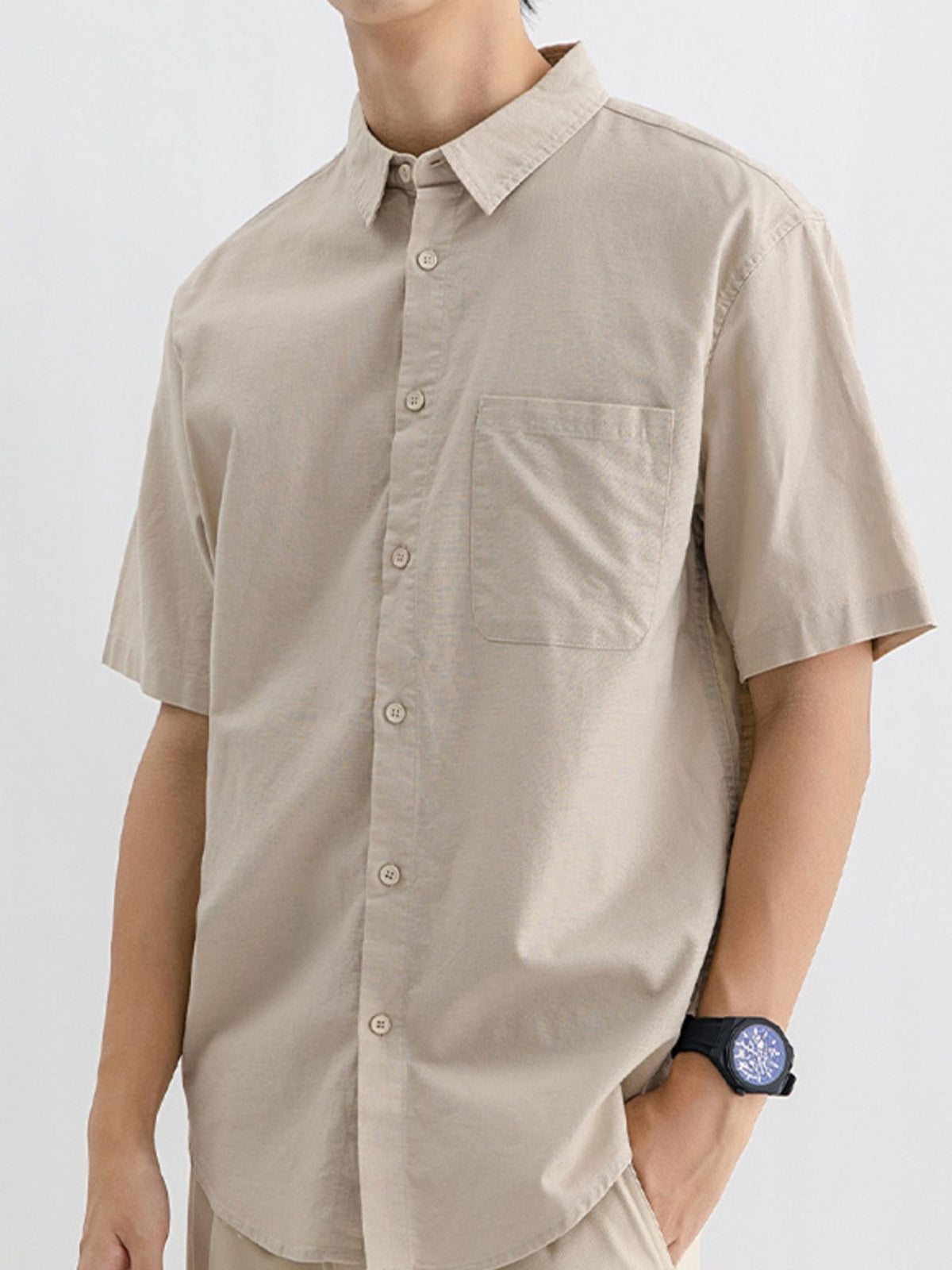 Men's relaxed-fit short sleeve button-up shirt in khaki, chest pocket and button placket