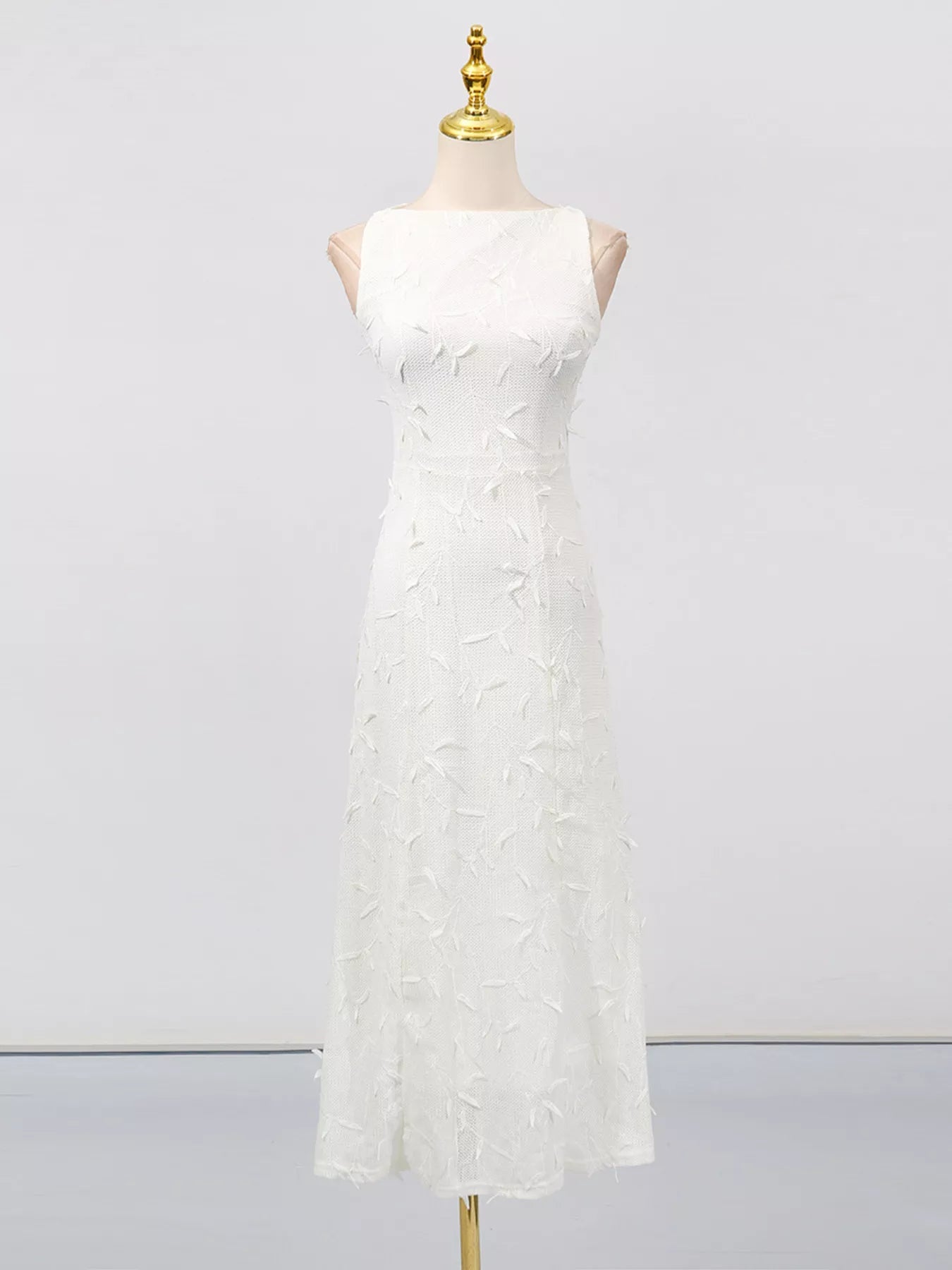 Cedar & Moore sleeveless floral applique midi dress, white textured fabric, Trendsi