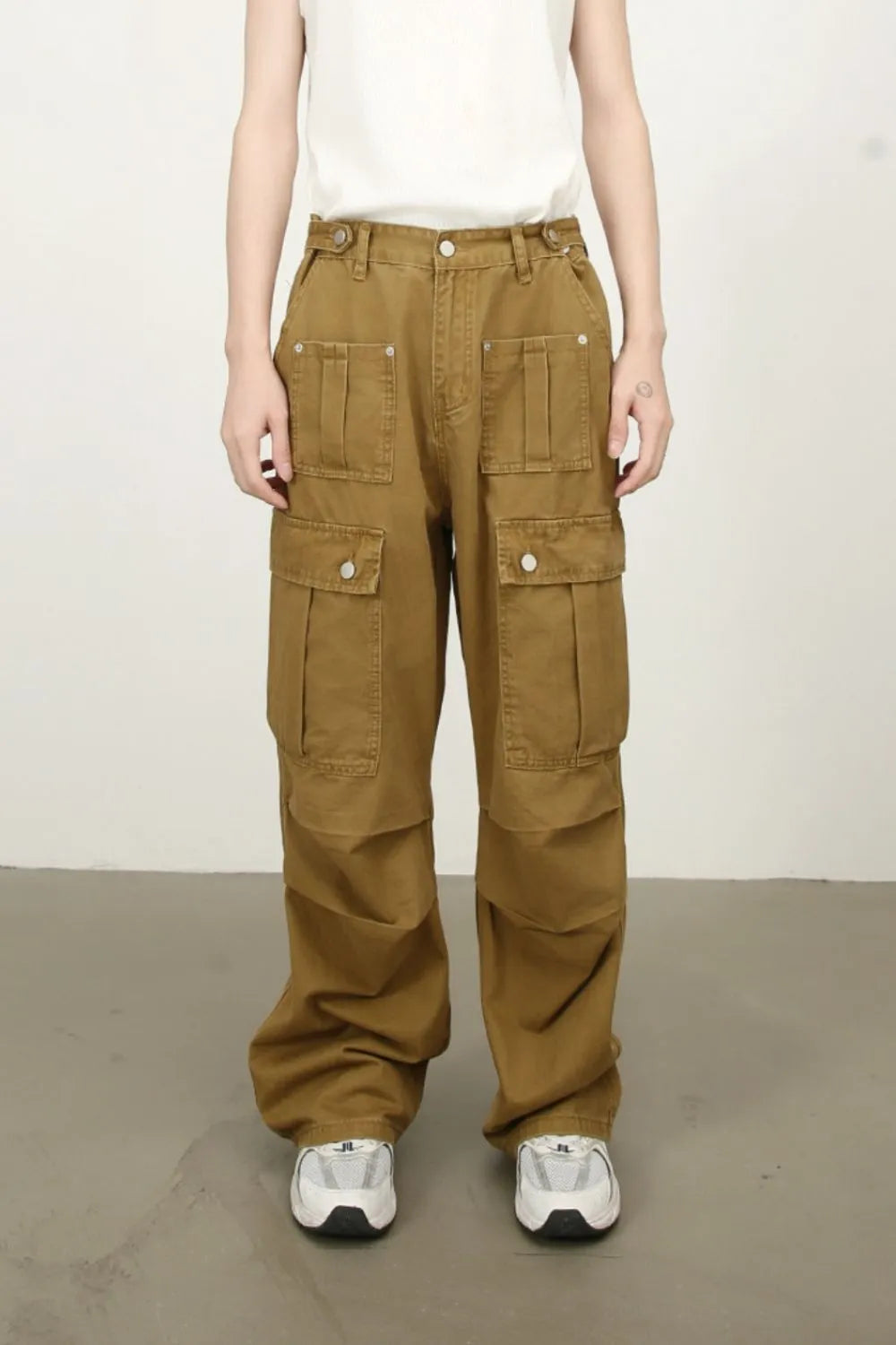 Khaki mid-rise cargo jeans with multiple flap pockets