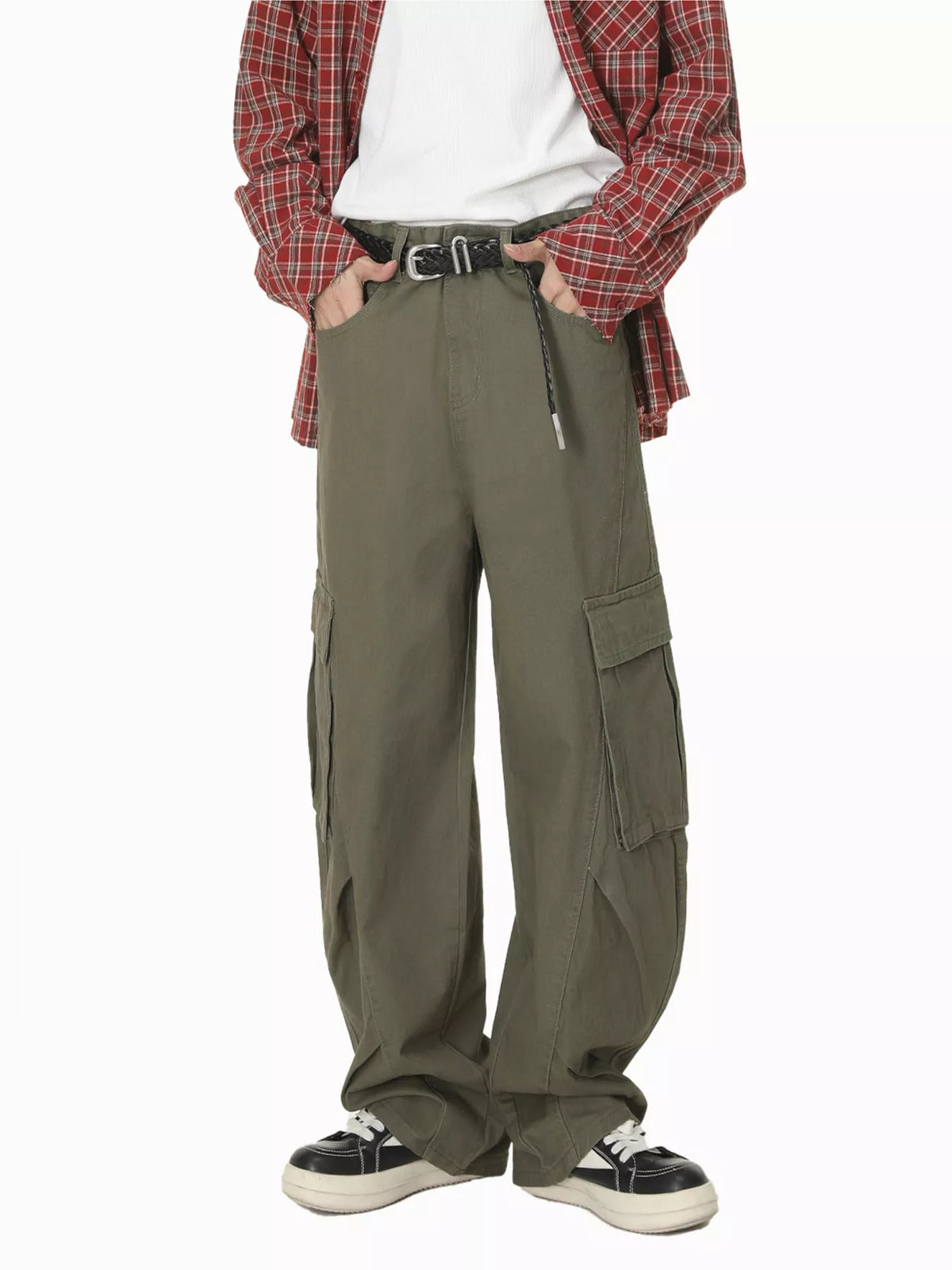 Loose-fit military green cargo jeans with belt loops and cargo pockets