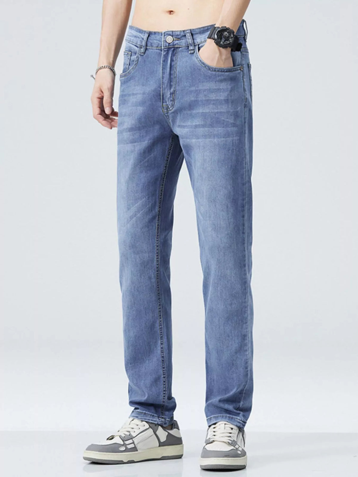 Men’s washed stretch straight-fit jeans in light blue with button fly and belt loops