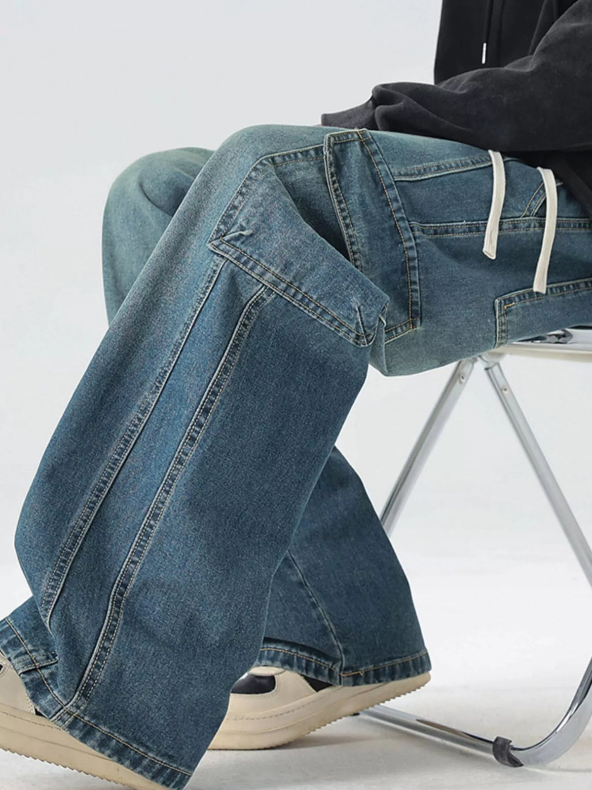Washed wide-leg cargo jeans, light blue denim with stitched cargo pockets