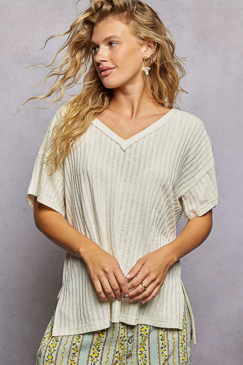 Cedar & Moore POL ribbed knit V-neck short sleeve T-shirt with side slits in ivory