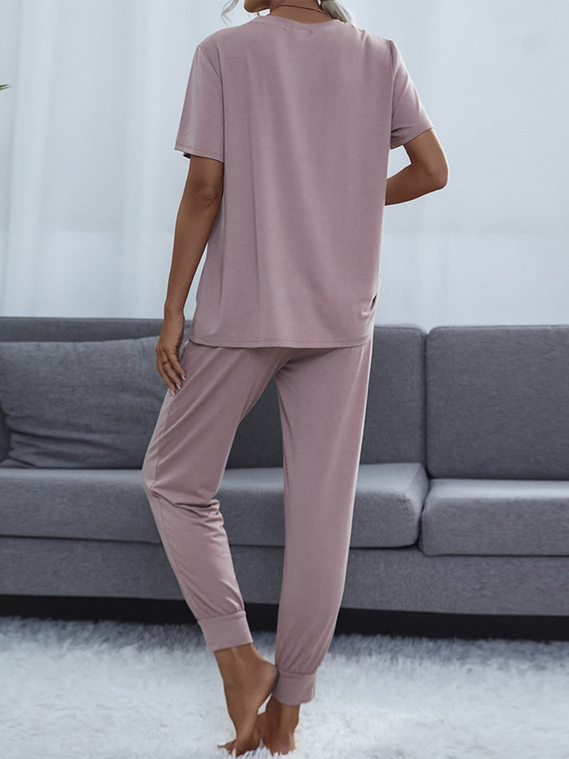 Lilac round-neck short-sleeve top and jogger pants set, back view, drawstring waist