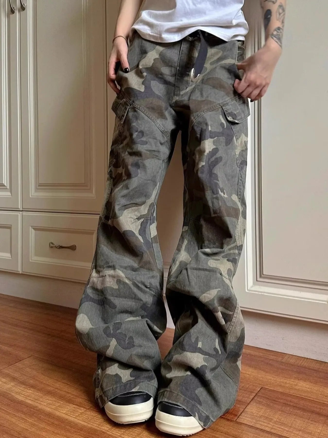 Green camouflage cargo jeans with flap pockets and relaxed straight-leg fit